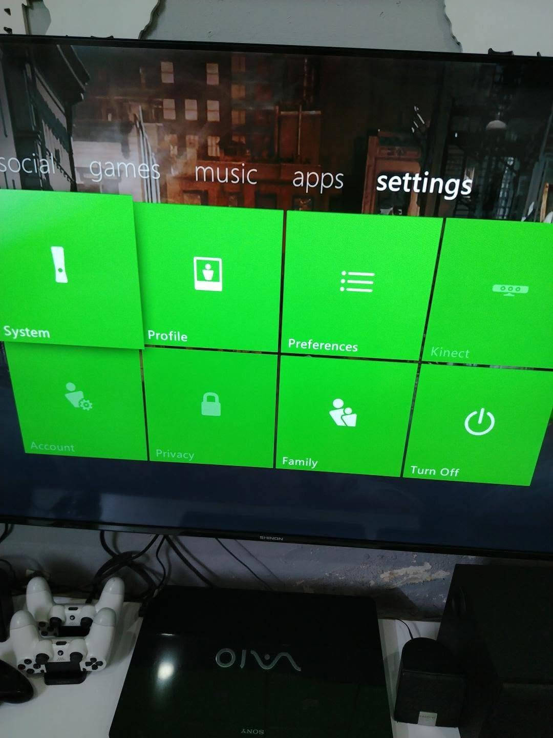 مكلف بالنشر. اكس بوكس ٣٦٠ بي ١٤٩ لعبة كلهن قويات 
ثنين يدات اصليات
 كيبل HDMI اصلي 

باقي تفاصيل اتصال  ***********
