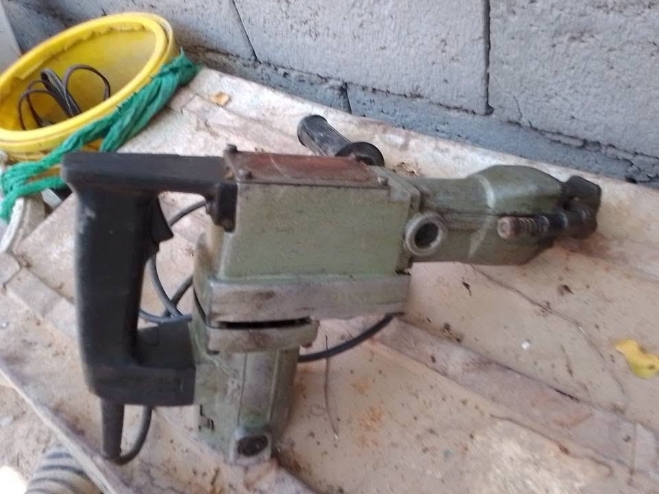 كوسرة هيتاشي حجم كبير 230 ملم مال مؤسسه دريل همر هيتاشي وسط ومكينه لحيم الكترونيه 
السعر 225 
***********

