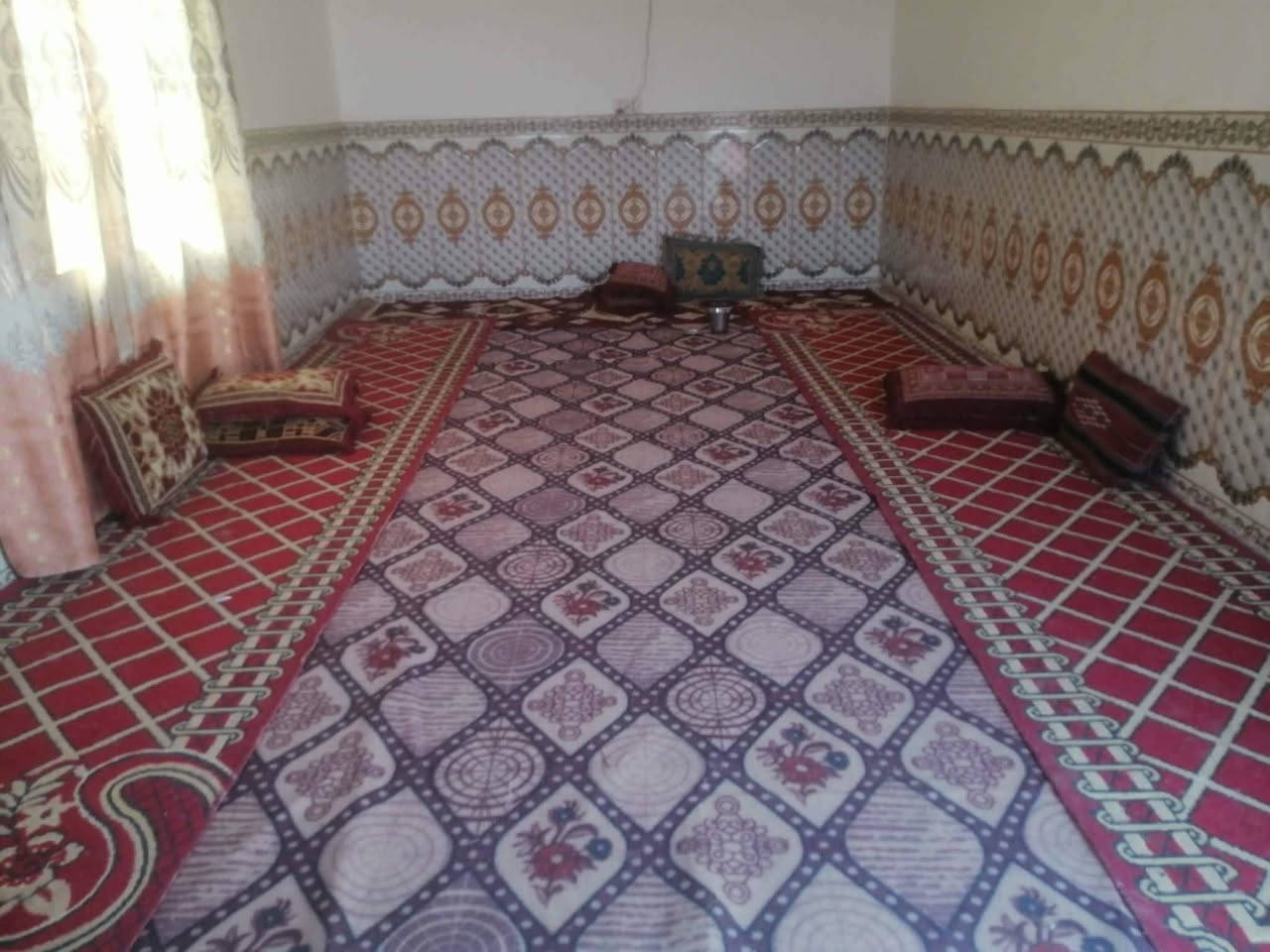 سلام عليكم إخوان بيت رزاعي للبيع في ناحيه نفر حي الموظفين  البيت جاهز للسكن السعر 35 مساحته 350م 
***********
