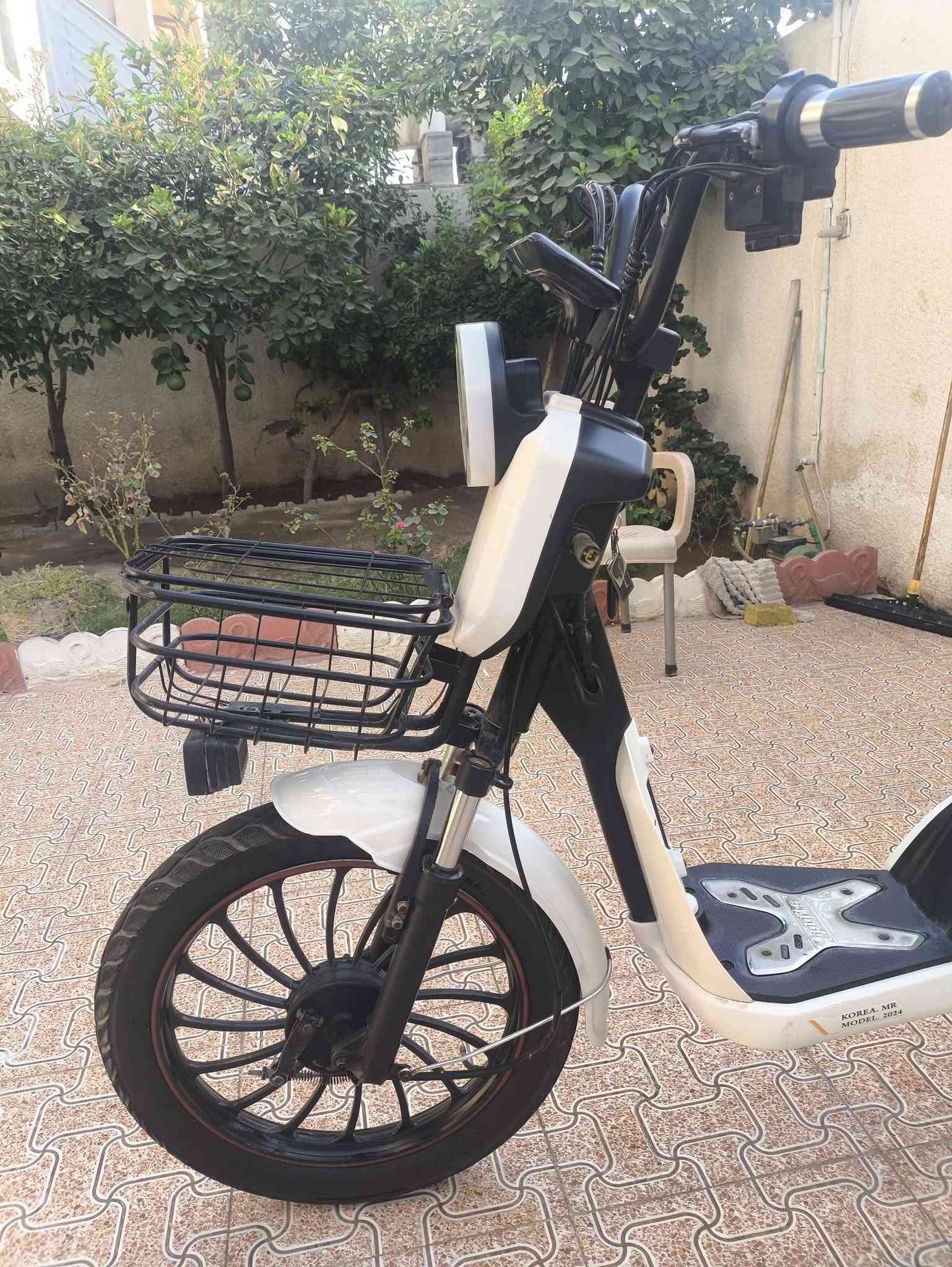يا الله السلام عليكم دراجة شحن  بطاريات نضيفات خير من الله لايت امامي زنون سويج وبصمة وكارت بك لايت شغال نشرات لدات كلة شغال دراجة نضيفة ما متعوبة مال جناي السعر 240 وبي مجال عنواني بعقوبة التحرير ***********
