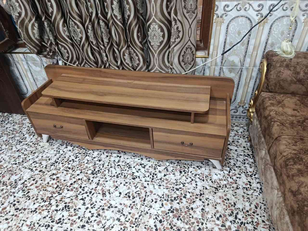 السلام عليكم  ميز بلازمه نضيف جديد كامل اي عيب مابيه
رقم الهاتف ***********

