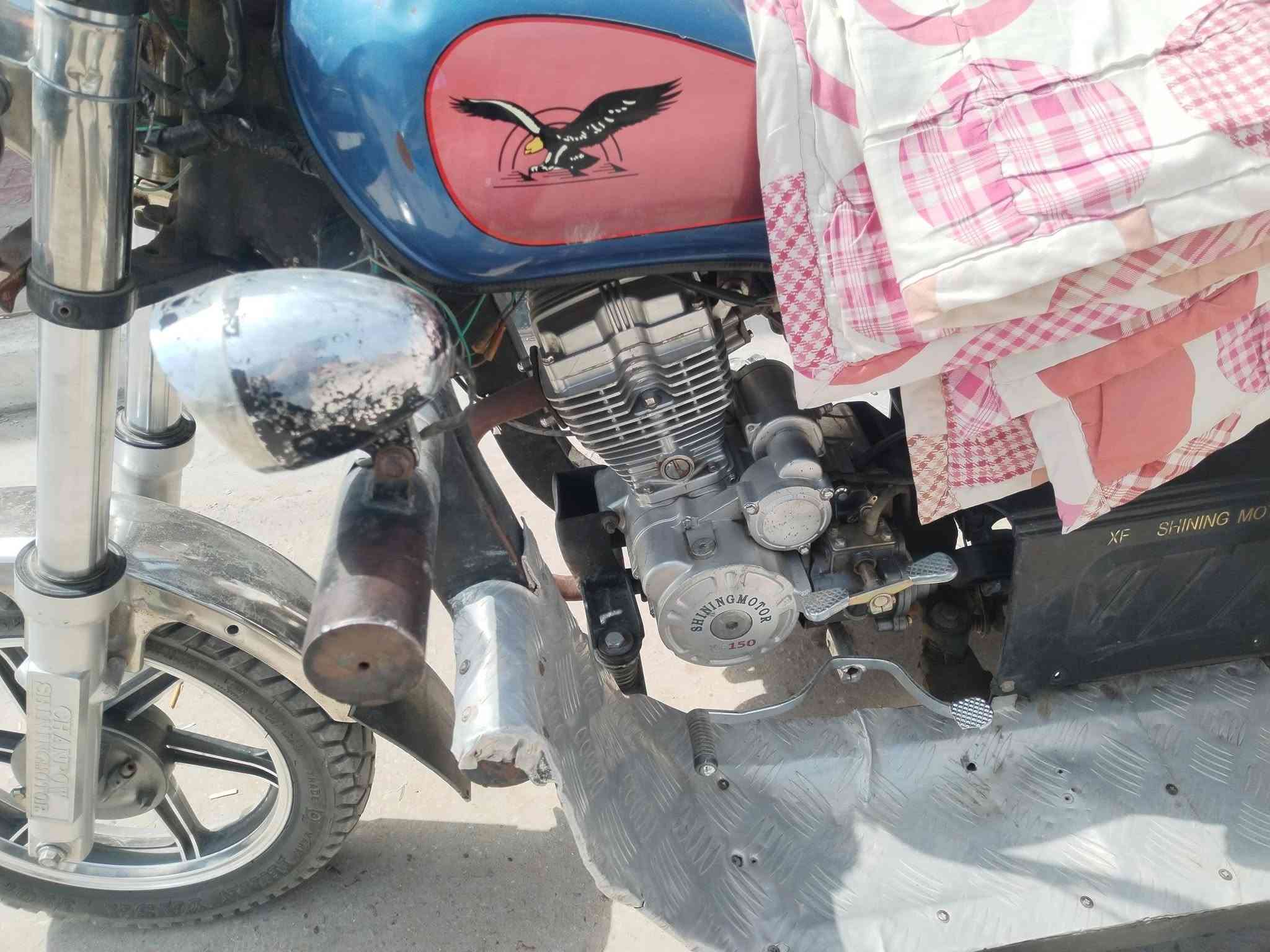 السلام عليكم ورحمة الله
ستوتة MTR  للبيع، نظيفة جداً .
المحرك: 150cc ، نظيفة 
الموديل: 2013
الأوراق: سنوية أصولية (رقم بابل ) 
المكان: كربلاء الحسينيه 
السعر: مليون و100(وبيها مجال قليل).
، للتواصل والاستفسار الاتصال على الرقم ***********]
