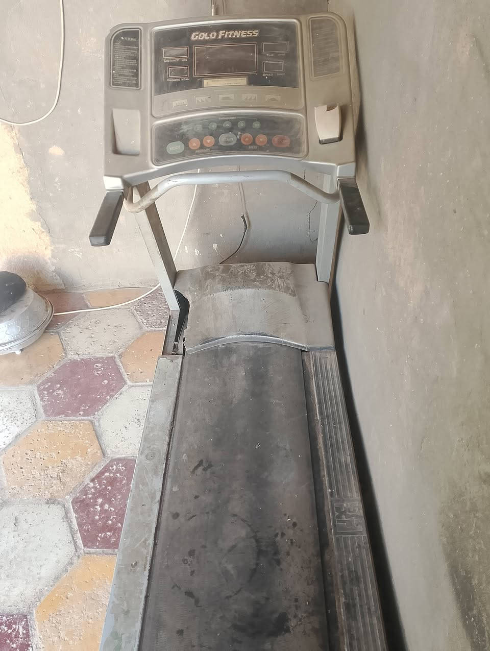 سلام عليكم
جهاز رياضه شغال كيلو متر شغال كل عدادات بيه شغاله سرعته قويه سعره ب 250وبي مجال رقمي 
‏‪***********‬‏
