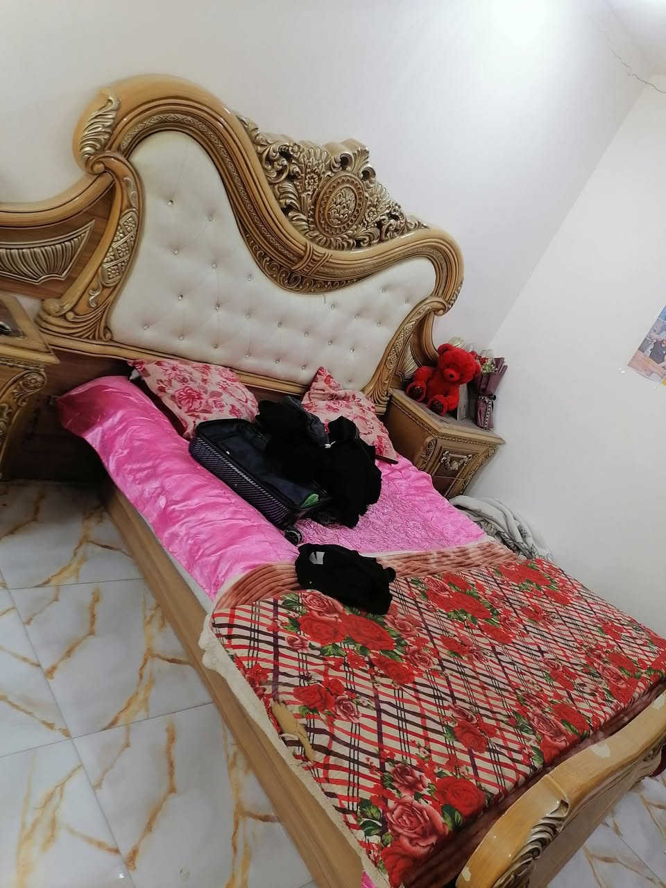 سلام عليكم غرفه للبيع سعره 300وبيه مجال التصال عرقم ***********خاص معندي
