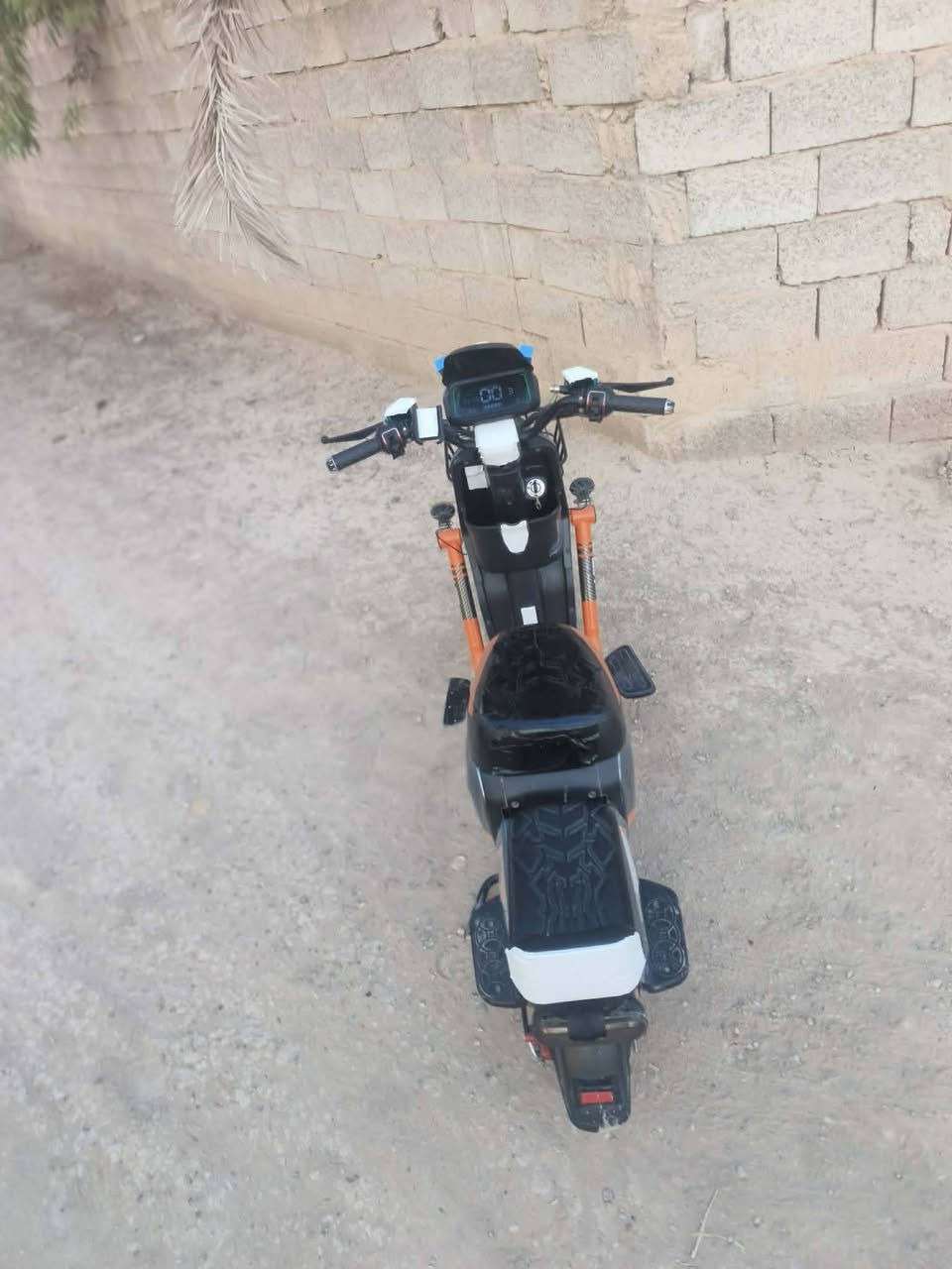 السلام عليكم دراجه شحن 900H
خمس بطاريات كبار 32 امبير
كهربائيات كلها شغاله زائد لايت زنون
عنوان محافظه ديالى بعقوبه
السعر 450 وبي مجال 
الرقم الهاتف ***********
