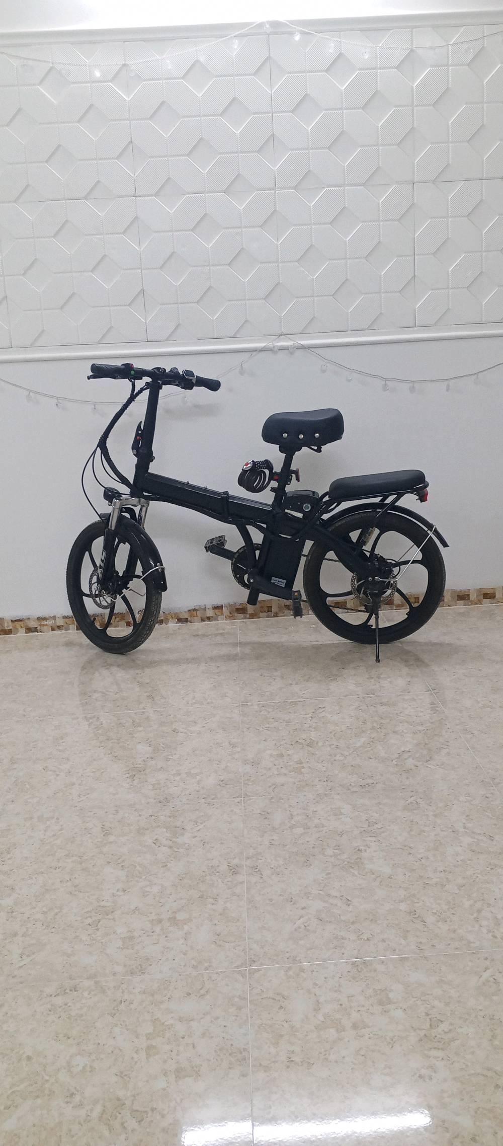 🚲 دراجة كهربائية للبيع – موديل 2023
للبيع دراجة كهربائية موديل 2023، استعمال قليل جدًا وحالتها ممتازة ونظيفة كما موضح بالصور.
🔋 البطارية: بحالة جيدة
⚡ المحرك: يعمل بشكل ممتاز
🛞 الإطارات: جيدة
💡 الإنارة والملحقات: موجودة
🪑 مقعد خلفي مريح
🔒 قفل موجود
📅 الموديل: 2023
📍 المكان: كركوك
💰 السعر: 350 ألف دينار قابل للتفاوض بالمعقول
الدراجة جاهزة للاستخدام، والمعاينة خير دليل.