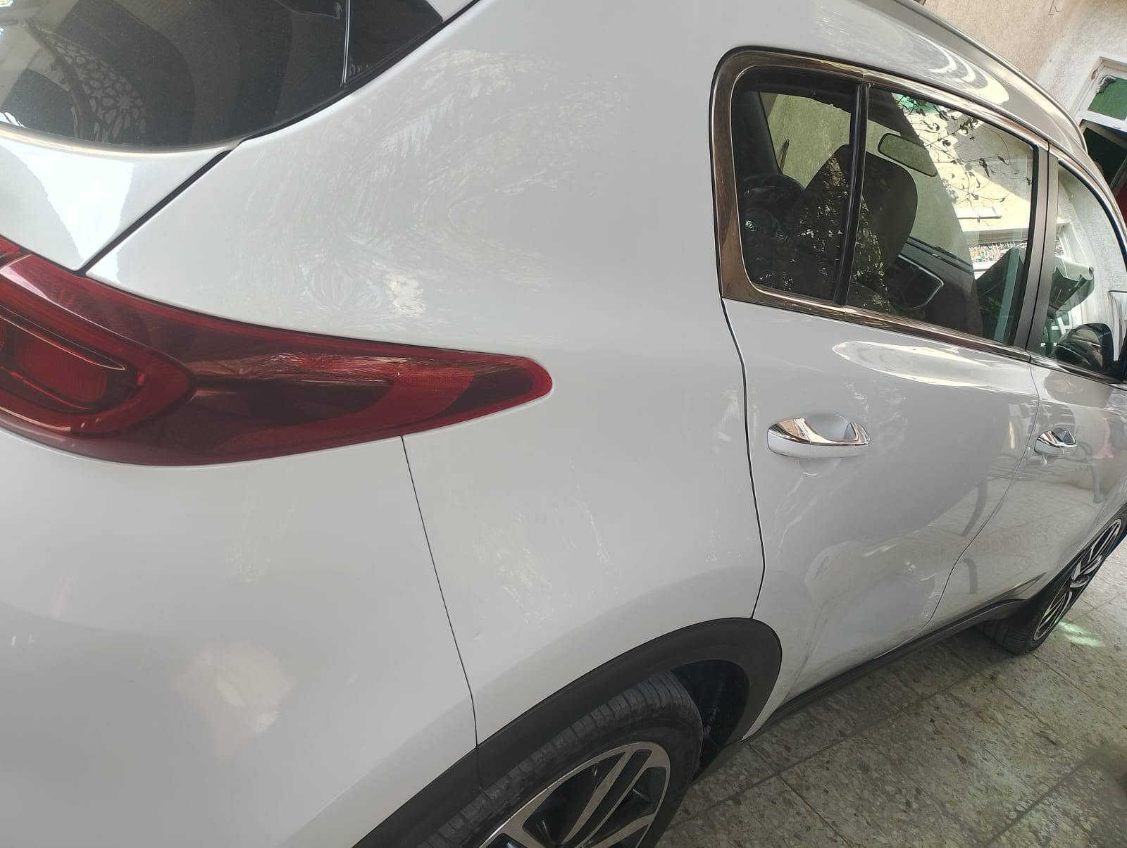 السلام عليكم سبورتج بغداد خليجيه ابيض ماشيه ١١٠ السيارة جديده مكفوله من الصبغ فقط الباب خلف السائق فيه بارد شبر موديل ٢٠٢٠ اتصل على الرقم ***********
