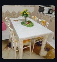 ميز طعام • نظيف • التنومه