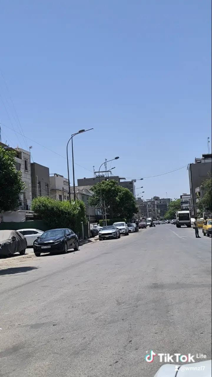 من رخصة الادمن ..سلام عليكم ..دار عكادة  قطع للبيع ..المساحة 70 متر الواجهة 4.10 م.. النزال 17.20...الاعظمية.. نهاية شارع الضباط ..شارع مدرسة الاحرار...عرض الشارع17 متر لايوجد مقابل الدار بيوت شارع هادئ جدا .. يصلح للاستثمار 750 الف ..للتفاصيل اكثر التواصل على الواتس اب او الاتصال على الرقم***********
