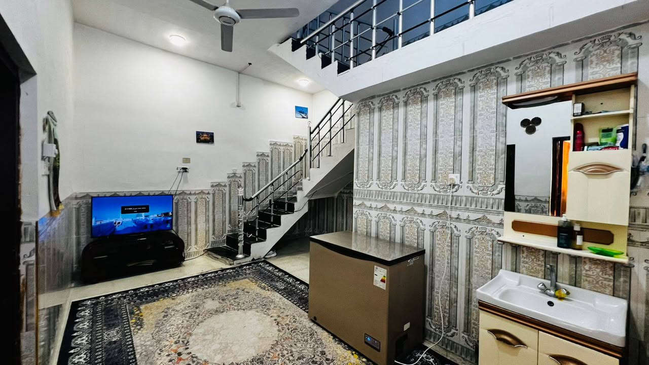 دار للبيع حي الحكم قرب ملعب الخماسي مساحه 110ركن يحتوي على 3غرف نوم وصاله ومطبخ وبراني وحمامات مطلوب 6للمصرف السعر الاتصال على 
***********
***********
