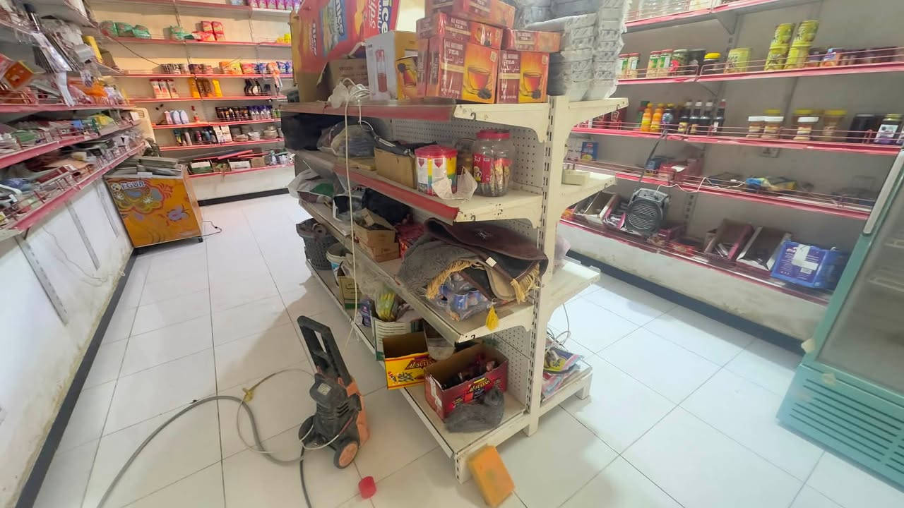 رفوف.للبيع ثقيل جسرين
درجه اولى نضيفات
125 رف الرف متر وعرضه 30 سم
 
ورف وسطي للبيع ثقيل 

عارضه جكاير ضوئيه نضيفه
عارضه افقيه  شغاله تجميد

*********** واتساب   مكان النجف
