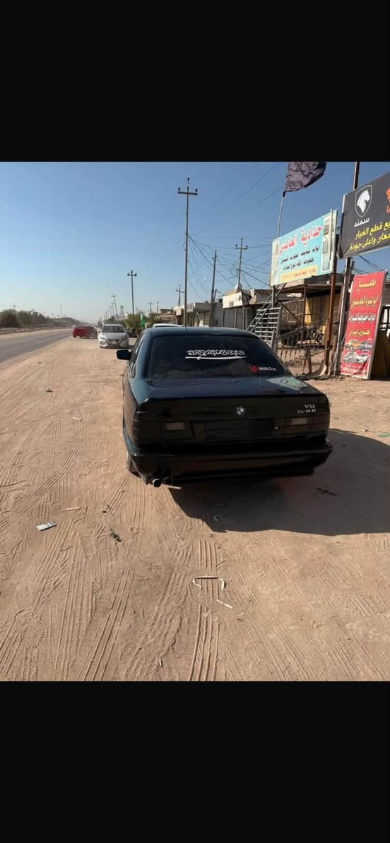 سلام عليكم بيم 520اصل 530
كير ومكينه كفاله جدد
ناقصها بنيد صبغ بس مغللفه ورديتر تبريد
ودعميه نكسرات امامي وجكمجه
دعميه خلفيهm
ويلات رياضي 
بنيد رياضي
سياره فتحه 
كهربيات جهازه 
كلشي شغال 
بجم عريض
حداديه نص عمر

غرفتها عند دوشمجي كلها جلد فول 
بطاين فول
سعر 30 ورقه
بيع فقط ناقد
رعيها بل حله مدور ثاني يوم
*********** 
***********
