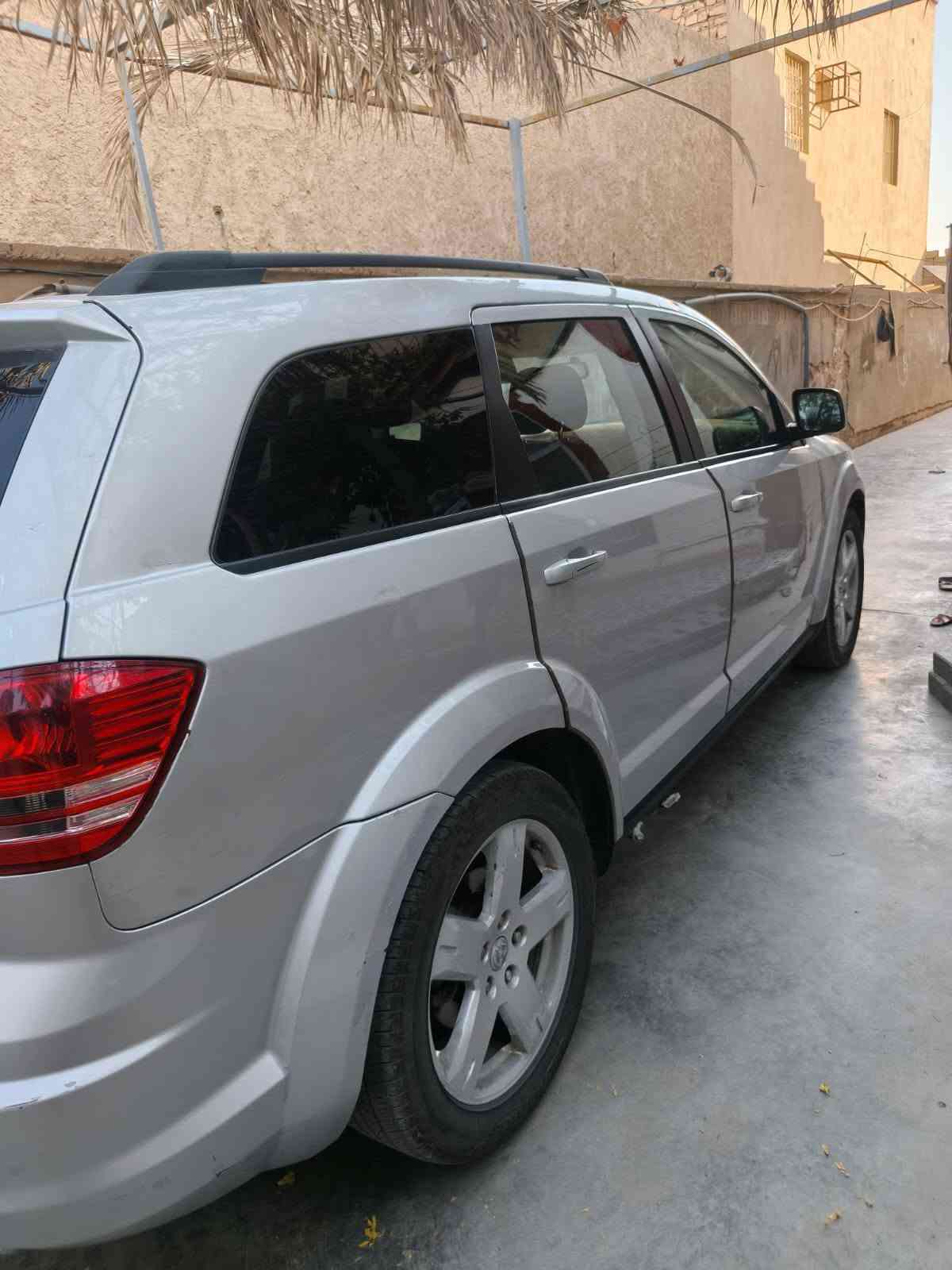 السلام عليكم دوج جورني 2010 محرك 6سلندر 3500 بيها صبغ باب السايق والجاملغ الايمن تبريد شغال ثلج سنتر لوك وكهربائيات شغاله صدر جديد مكينه وكير كفاله السعر 95$ وبيها مجال للاتصال *********** مكاني الأنبار رمادي
