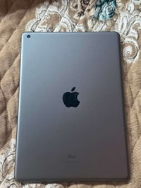 عندي ايباد ٨ ماستر  كارتونته ويا مع شاحنه  ايباد جديد رقمي 07725876188