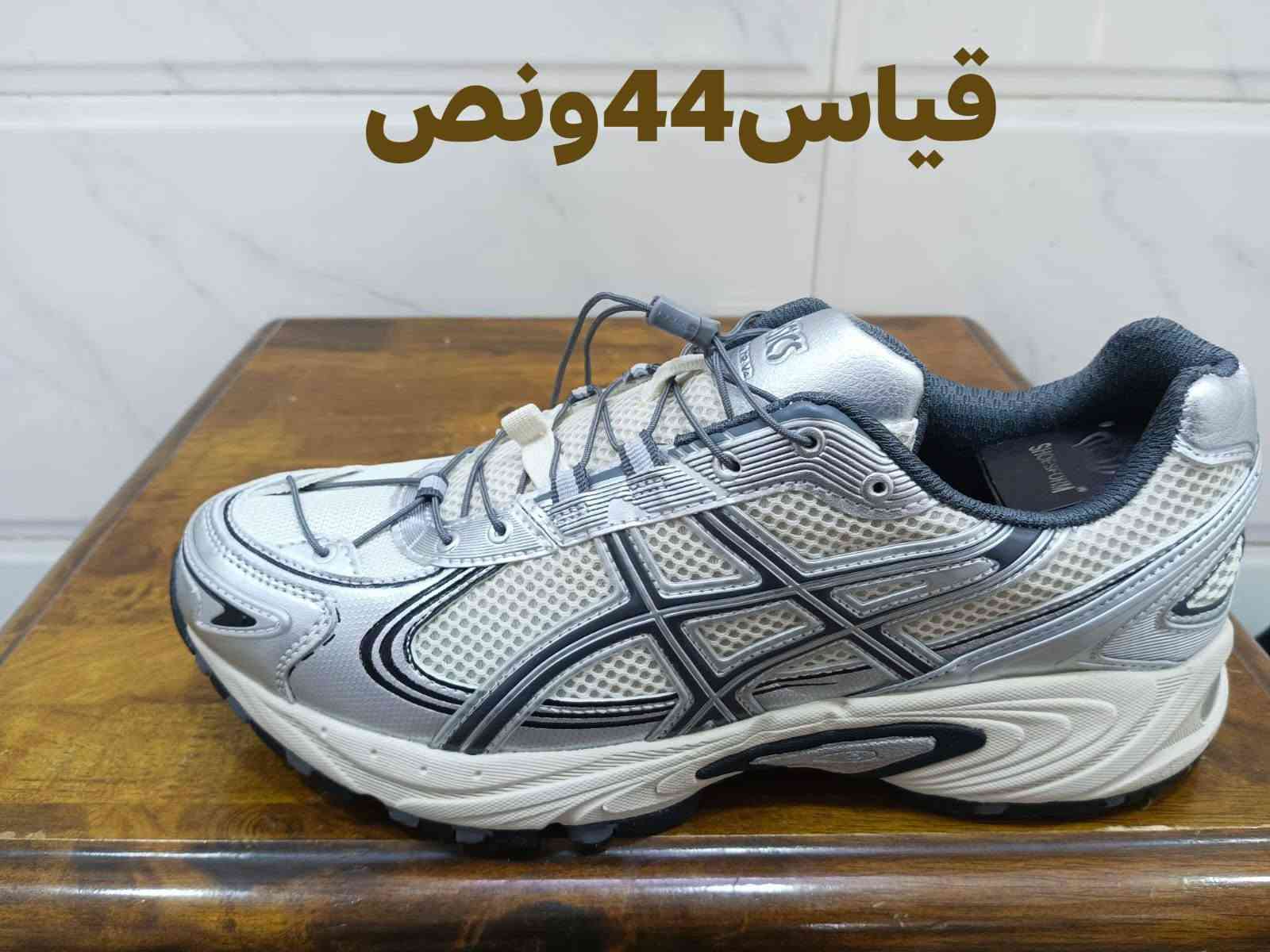 السلام عليكم احذيه باله العلوان الشعب نهايه شارع الصحه يوجدتوصيل كافه محافظات العراق***********

نص مكتوب في الصور:
- قياس 44
- قياس 42
- قياس 45
- قياس42 ونص
- قياس44 ونص
- جلد طبيعي دوكرز قياس 43
- مقاس 44