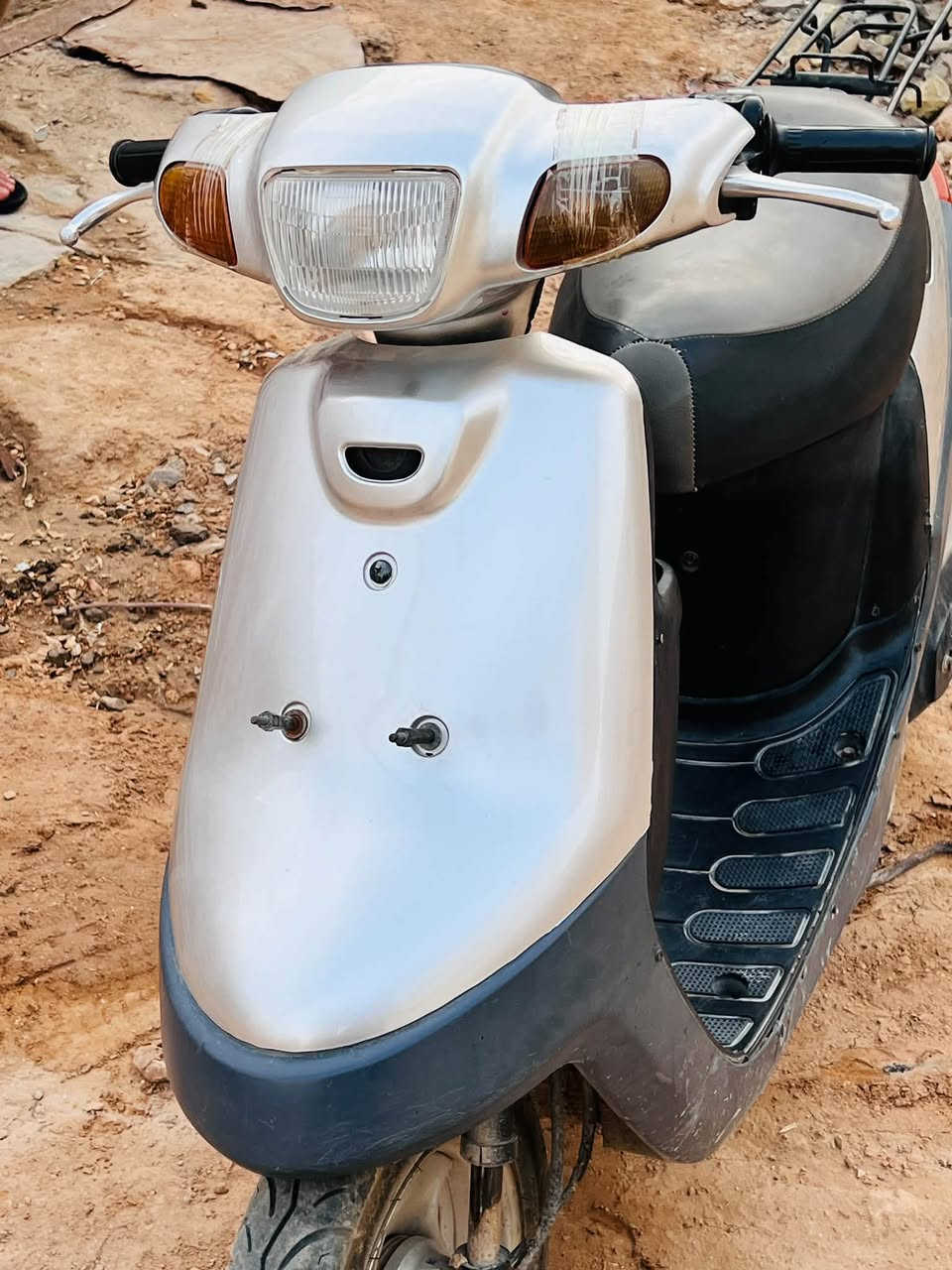 زعره للبيع مامفتوحه المكان ديوانيه شارع 60 السعر 300 مع المجال الرقم ***********
