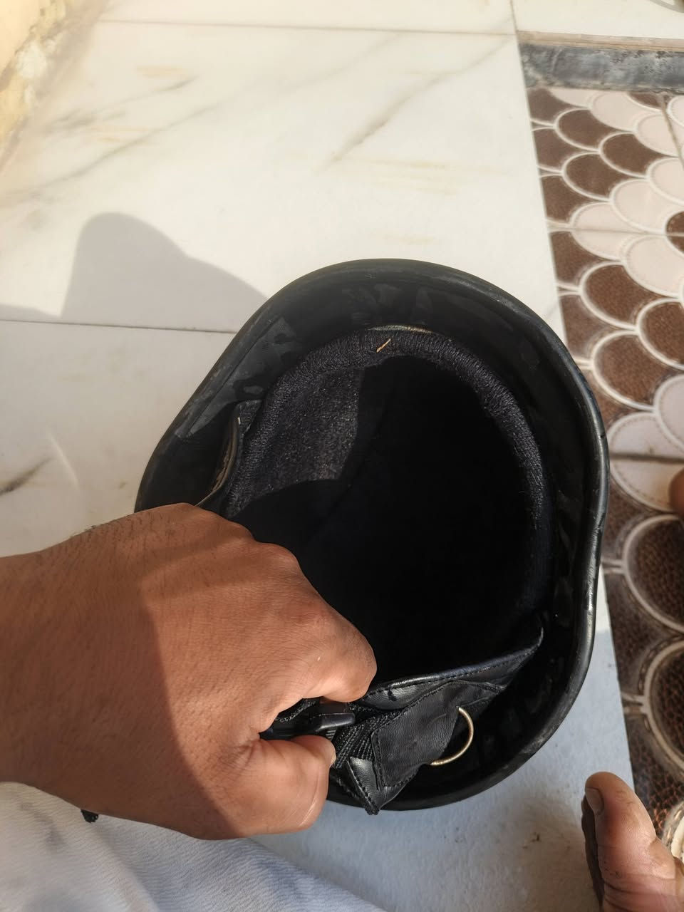 خوذه دراجه هارلي للبيع قيم بما يرظي الله وخذهه
الرقم***********
