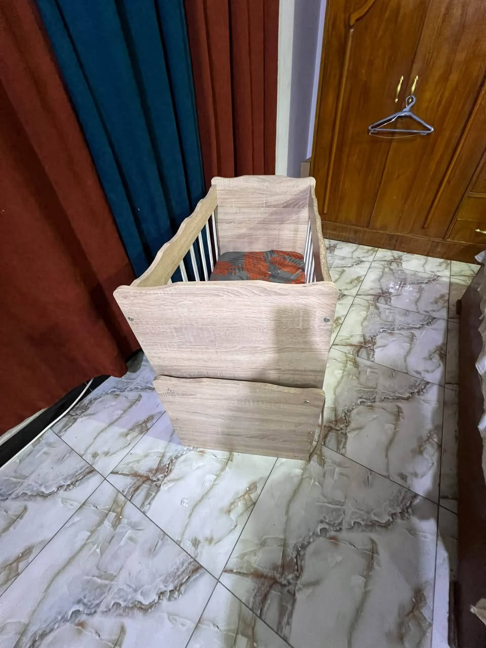 جربايه طفل كلشي مابيه الي محتاجه يجي ياخذ المكان حي العامل اتصلو ع رقم ‪+964 774 178 7680‬
