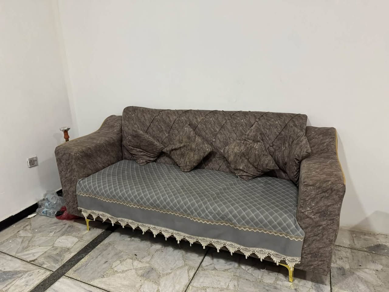 للبيع غرفه نوم مستخدمه تركي خشب درجه اولى كنتور و ميز تواليت و جربايه نفرين سعر ٢٢٥ و بيها مجال تخم قنفات ٣ قطع مستخدم ب ١٤٥ للستفسار اتصال *********** واتساب
