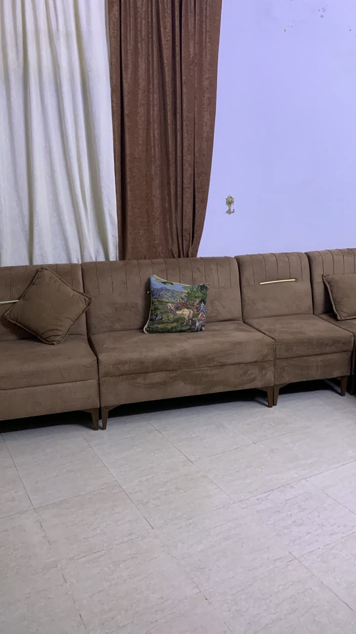 ديوان للبيع جديد كلش استعمال شهرين فقط بيع مستعجل تواصلوا وي رقم ***********
