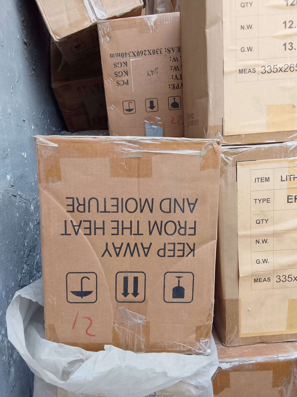 السلام عليكم.بطاريات للبيع العدد أكثر من 800 كارتون كلها جديده ومسلفنه الشراب يتصل ابيهن جمله وبسعر مناسب متواجدا في بغداد ***********
