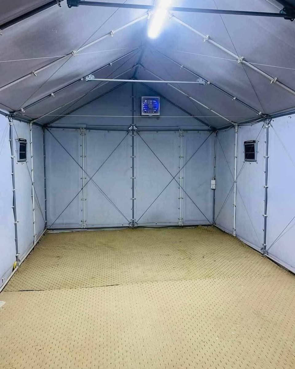 متوفر خيمة كرفانية
مستخدم بس نظيف ما بيه عيب او ضرر 
قياس (6× 4) 
متعددة الاستخدام مصنوعة من مادة الفوم كبس 
(سمك 5ملم) 
مكاني موصل ويتوفر خدمة التوصيل
للاستفسار  واتساب او اتصال 
***********
