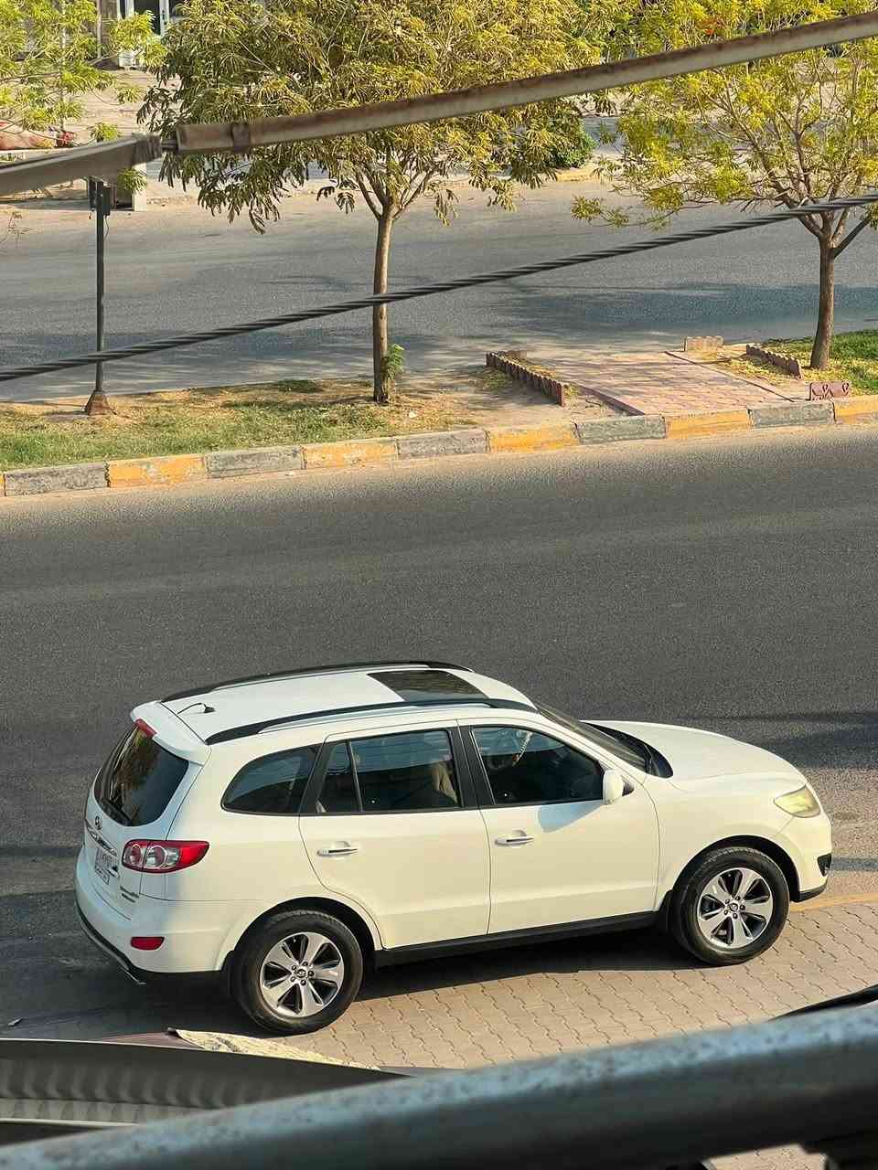 السلام عليكم هيونداي سنتافي santafe 2012 للبيع مكينه 6سلندر 3500
سيارة جاهزة مكفولة فول مواصفات 1/1
ثلاجة 
بصمة 
3 قطع تبريد 
تحكم ستيران
شاشة كامره خلفية
حساسات 
تخم تاير جديد 
 
السعر ١٧٠ وبيهة مجال 
مكان السياره نجف 
***********
