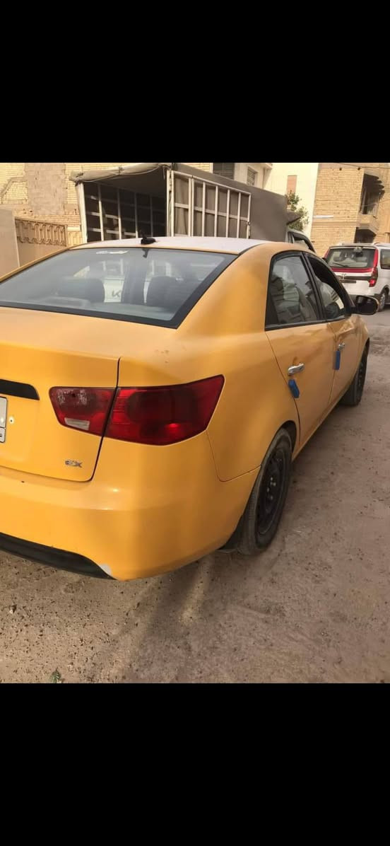 السلام عليكم من رخصة الادمن
سيارة كيا فورتي 2010 للبيع 
السيارة بيها نقص بس بور ستيرن والتبريد والباقي جاهزة مكيني قبل ١٠ ايام جديدة شديتلها السعر 65 بيها مجال بسيط ومصفرة هيأه   بيع مستعجل وتحويل مباشر 
للاستفسار ***********
