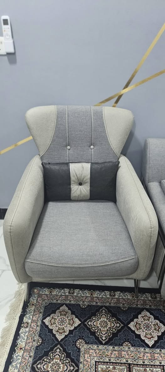 للبيع تخم ماركة Larsa (لارسا) الأصلي نظيف وبحالة ممتازة تخم الماركة: Larsa Comfort Living الأصلية (العلامة ظاهرة بالصور).  المميزات: التخم يتكبر ويصغر حسب الحاجة، ويتحول بكل سهولة ليصبح جرباية (سرير) مريحة جداً للاستخدام 📍الموقع نجف الشرف مجمع الكرار السعر مليون وبي مجال 📲الستفسار   ***********
