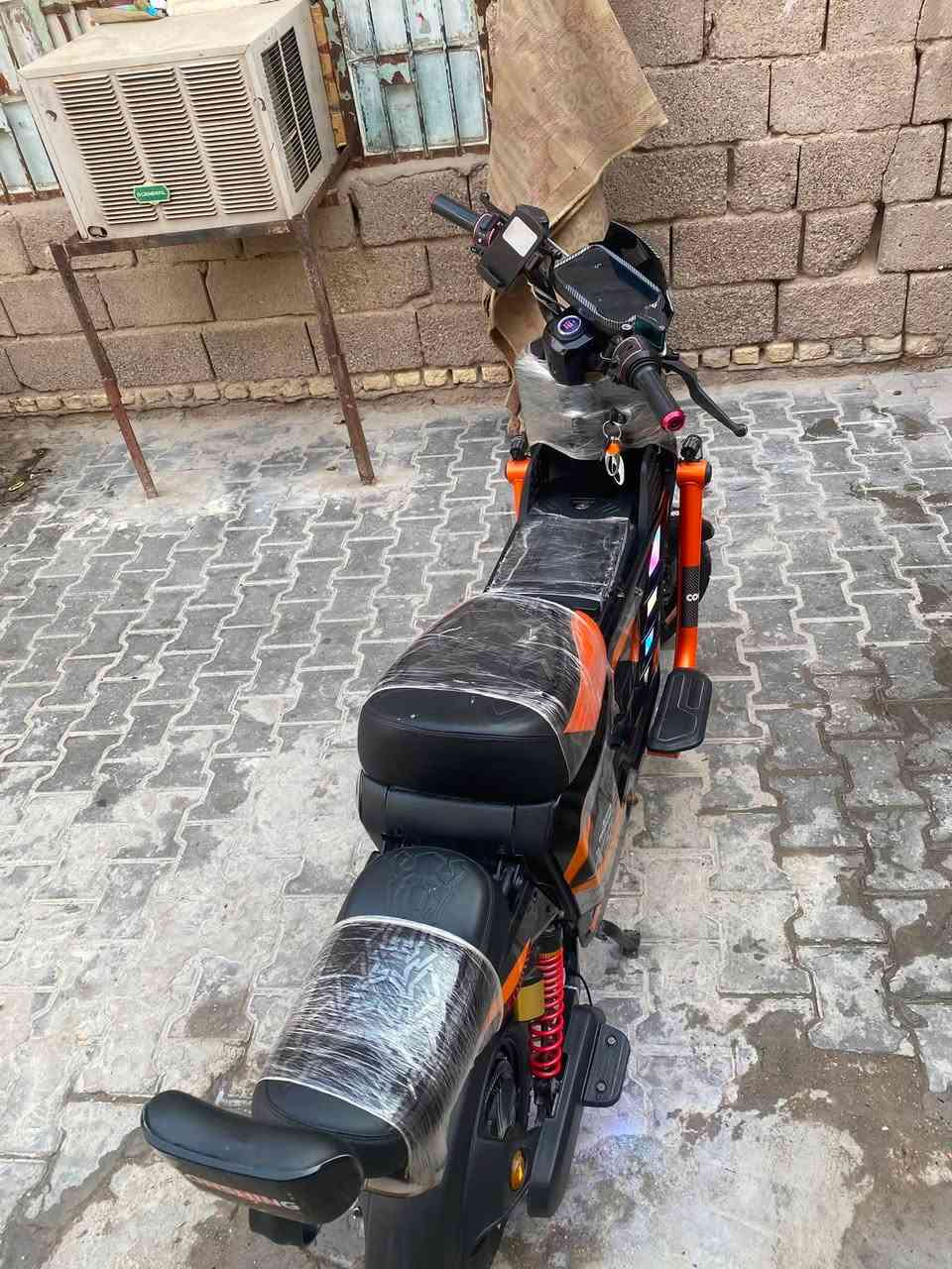 السلام عليكم شباب دراجه x900 جديده ماصارله هواي بطارياته جديده تجي وتشوف شلعته كدامكم هيه بل صوره العنوان صبخة العرب والسعر٥٧٥رقمي***********فقط وتساب
