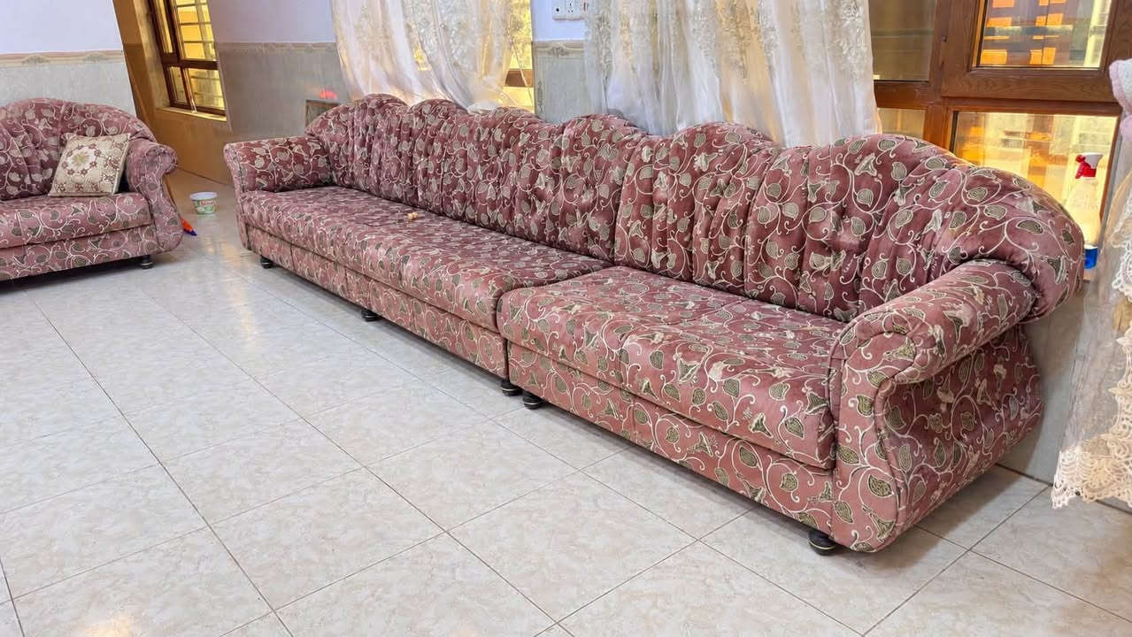للبيع قنبات بحالة جيدة جدًا
الطول الكلي: 10 أمتار بدون احتساب اليدات
السعر: 600 ألف 
البيع كاملًا، والقنبات مناسبة للبيت أو المجلس.
الرقم :***********
