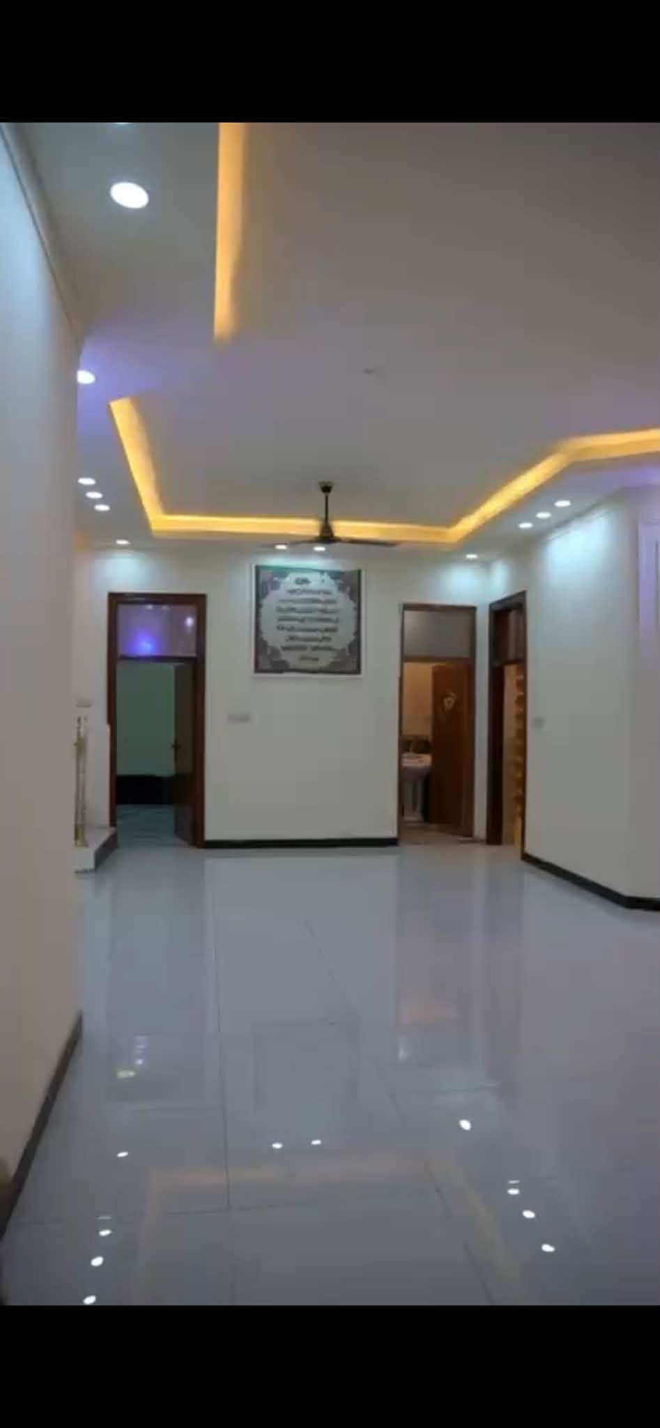 🏡 دار للبيع – موقع مميز جدًا

📍 الموقع: حي الصادق، ملاصق لمدرسة لارسا وعلى الساحة الكبيرة
📐 المساحة: 250 م

🔹 الطابق الأول:
• حديقة
• استقبال
• صالة
• مطبخ
• منور
• حمامات داخلية وخارجية
• غرفة

🔹 الطابق الثاني:
• 3 غرف
• صالة
• حمام
• إحدى الغرف بنظام سويت

📞 للاستفسار والتواصل:
***********
***********
