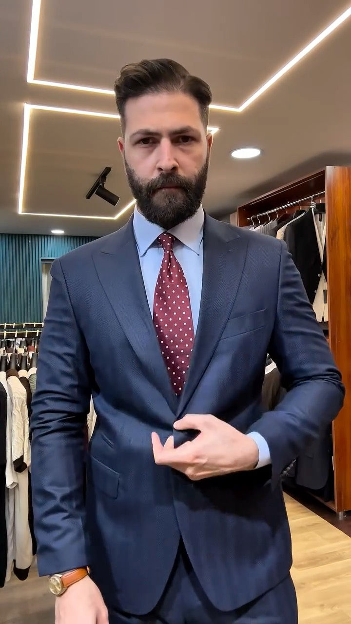 ⁨	⁨علق تم  ويوصلك السعر
بدلة دزاين 🇮🇹 HERRINGBONE FABRIC
بغداد المنصور  طابق الاول مقابل علاء حداد ***********⁩

