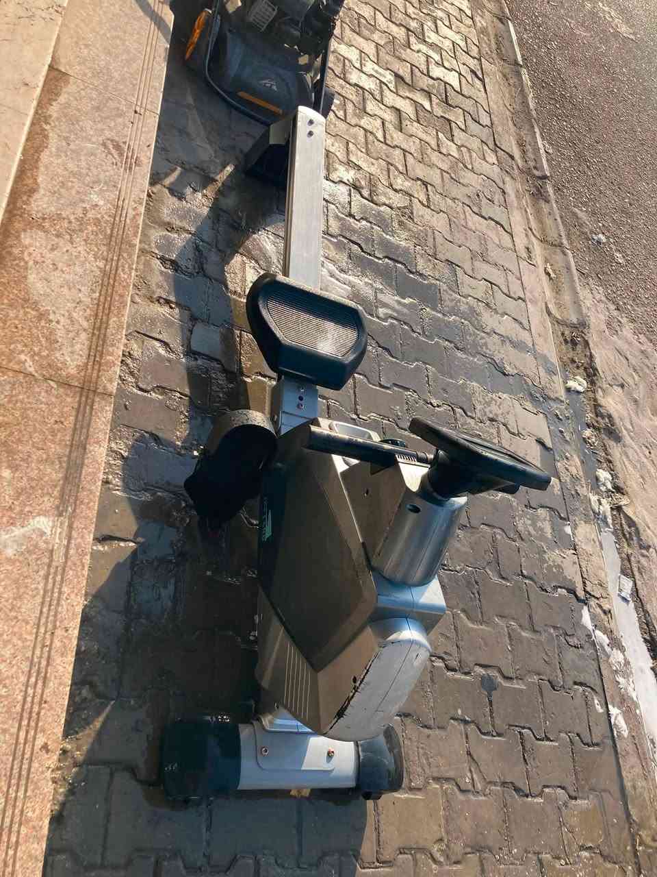 جهاز التجديف الرياضي (Rowing Machine)، وتحديداً من شركة SkyLand. للبيع قطعه وحدا باله اوربي العنوان كوفه يوجد توصيل جميع المحافضات ***********
