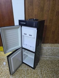 ثلاجة • نضيفه • بيع مستعجل