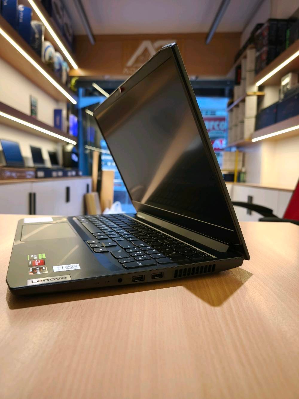 متوفر الآن في مكتبنا لابتوب 
IDEAPAD GAMING 3
المواصفات كالتالي:-
RYZEN 5-5500H
8GB DDR5
512GB SSD
RTX 2050 4GB 
15.6" FHD 165 HZ
ملاحظة:-
القطعة NEW جديد غير مستخدم ..
السعر : 1.230.000 ألف 
العنوان بغداد شارع الصناعة مجمع النعمان التجاري الطابق الأول .
***********/واتساب
***********/واتساب 
متوفر خدمة توصيل بغداد وجميع المحافظات ..
#fypシ #الشعب_الصيني_ماله_حل😂😂 #laptop #explore