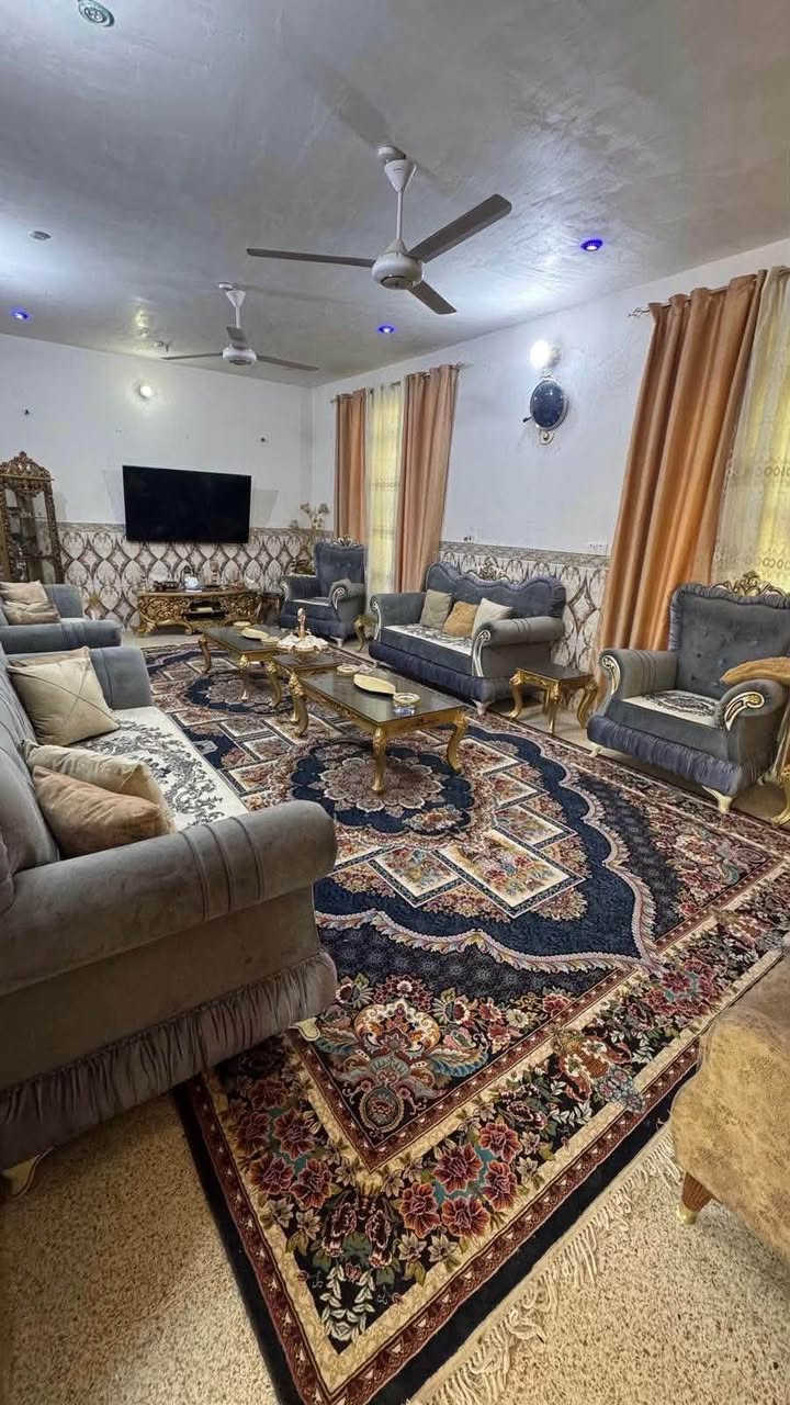 السلام عليكم ارض للبيع (قرار 117) مع بيت بناء حديث مساحه 2000 الوجه 28م
ونزال72م
الموقع (ناحيه الرشيد طريق القصر الاوسط العهد
الجديد)
للاستفسار اكثر تواصل على رقم الموجود
***********
