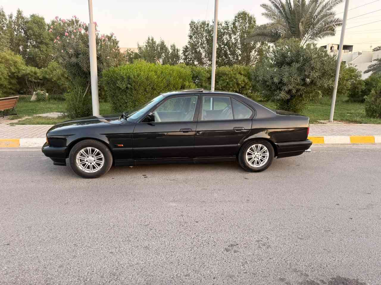 BMWللبيع
نقدا فقط 
السعر 43
حجم 553i
سياره مصبوغه عام جماليه بدون حادث 
فول مواصفات سلايت 
اوتماتيك كير ومحرك بدون عيب 
كهربايات شغاله 
رقم (26)دولي باسمي 
هزه جديده
تخم تاير جديد 
صدر نص عمر
مكاني تكريت الديوم
الاتصال ***********
