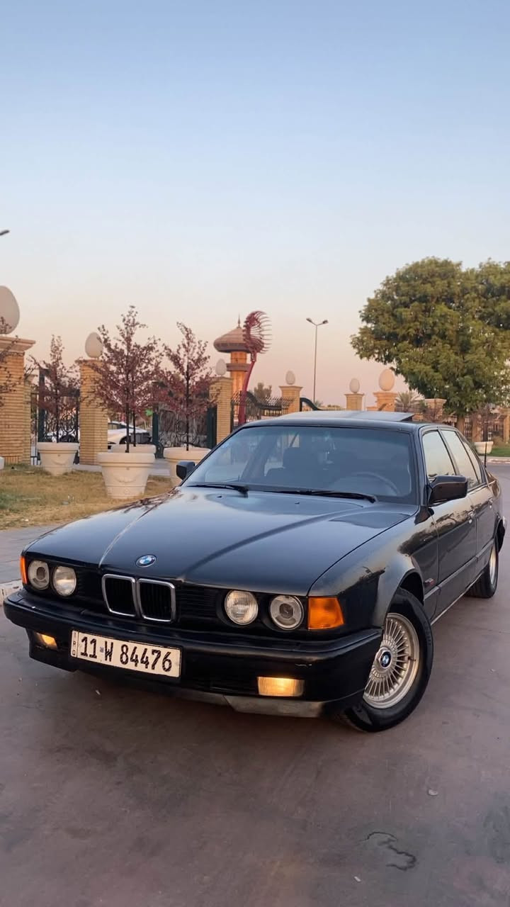 للبيع Bmw735 
 موديل ٩١ رقم بغداد الانكليزي باسمي تحويل مباشر هزه جديده 
محرك كير شغال ١٠٠/١٠٠
حداديه طوبه امامي خلفي ١٠٠/١٠٠
تبريد شغال ثلج 
موصفات 
كمبيوتر دبل جكمجه 
سلايد رووف طكيتن 
داخل جلد اسود كارتير 
بطاين جلد اسود صاج ملكي 
ترايش لمتد سود 
برده خلفيه بلاد 
جعمقه كهرباء  ستيرن جدا خفيف 
مزدات بكلايت اصلي 
تخم ويل شعاع اصلي وتخم تاير جديد 
مسجل بلوتوث 
نفاظه قلاب 
لايت زنون ناصي عالي 
سياره مصبوغه حزام فقط 
بدون اي ضربه ولا خايس 
عليها ادامه كامله مال جناي 
السعر 58$ 
للاستفسار الاتصال على الرقم ***********
مكاني السيديه حي الاعلام
