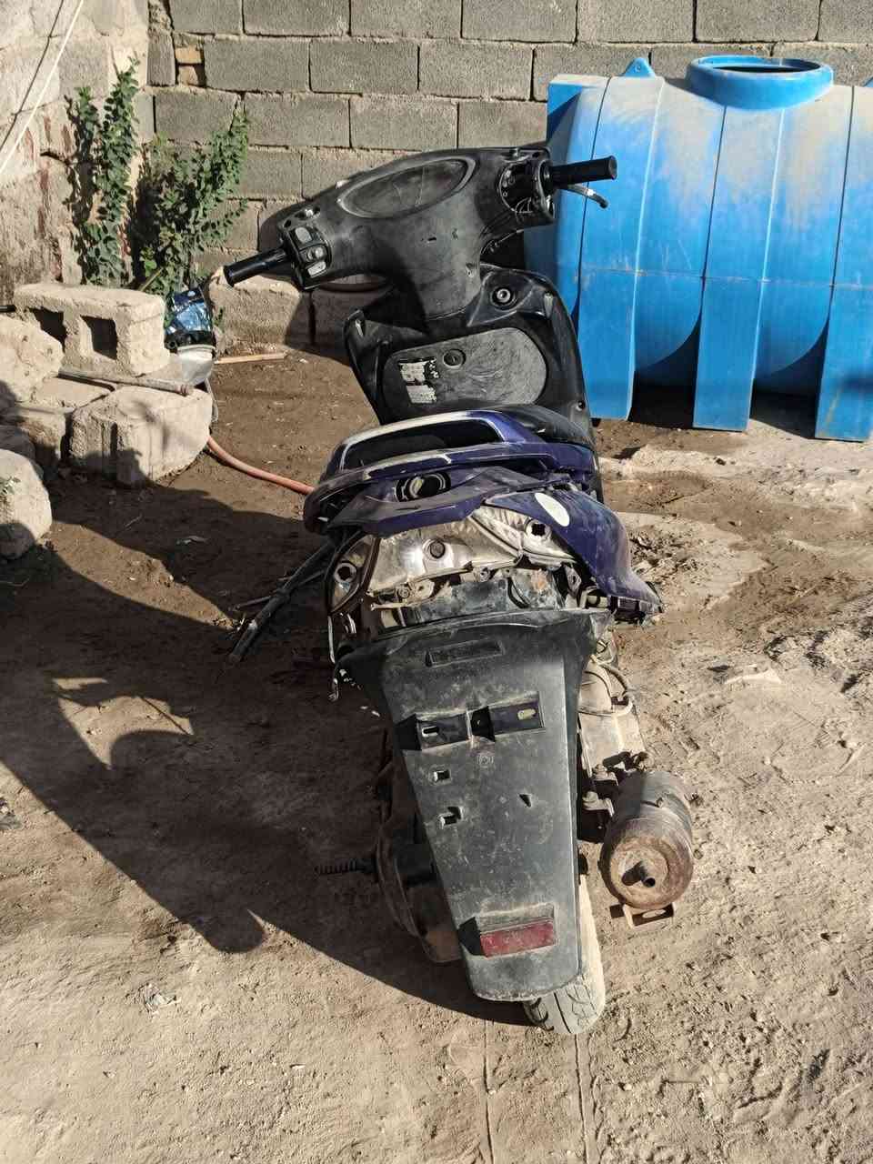 دراجه ثعلب 140 محركها مجفت جديد عنواني بغداد حي ور سبع قصور السعر 100 نقسها بس تنضيف كابريتر وباتري كهربايات شغاله ***********
