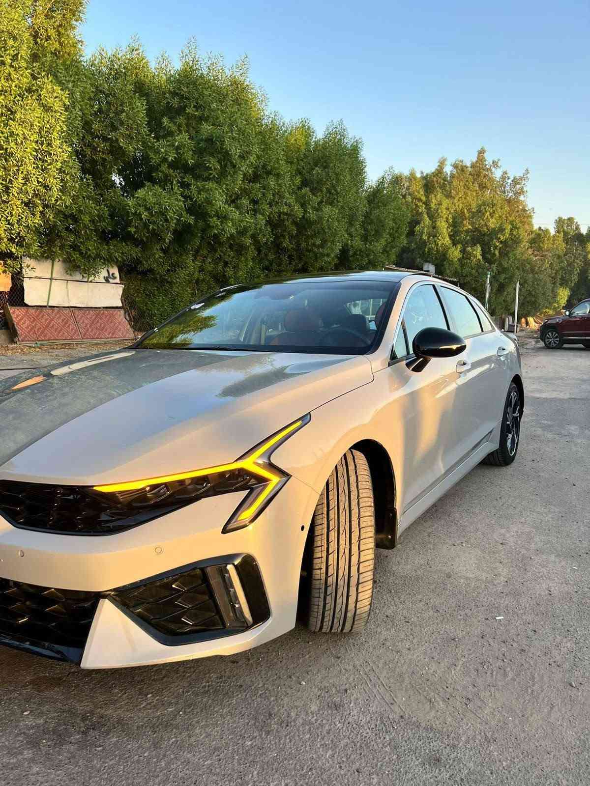 كي فايف 2025 GT line
فول 1/1 داخل احمر مميز  
عداد مشي : 35 الف  كيلو 
الحادث بس دعامية امامية مثل ما موضح بالصور تعتبر كلين
محرك 2500 تنفس طبيعي 
مواصفات 
بصمة 
بصمة ابواب 
اشاير مري 
لد امامي ولد خلفي 
نقاط عمياء جانبية 
كامره 
داخل احمر مميز 
كشنات كهرباء 
تدفئة كشنات 
كشنات مختمة GT line
منافذ شحن خلفية 
فول بانوراما 
شاحن واير لس 
تدفئة ستيرن 
سايد بريك كهرباء 
اوتو هولد 
مود درايف 5 وضعيات 
شاشه تبريد منفصله 
شاشه حجم كبير تدعم خرائط 
فول تحكم ستيرن 
فول قياده ذاتيه 
ستيرن مختم GT line 
اناره لد داخليه متغيره
تبريد خلفي
رادار امامي خلفي

العنوان : بغداد حي العامل
السعر : 215 
استفسار : ***********

نص مكتوب في الصور:
- 52463455