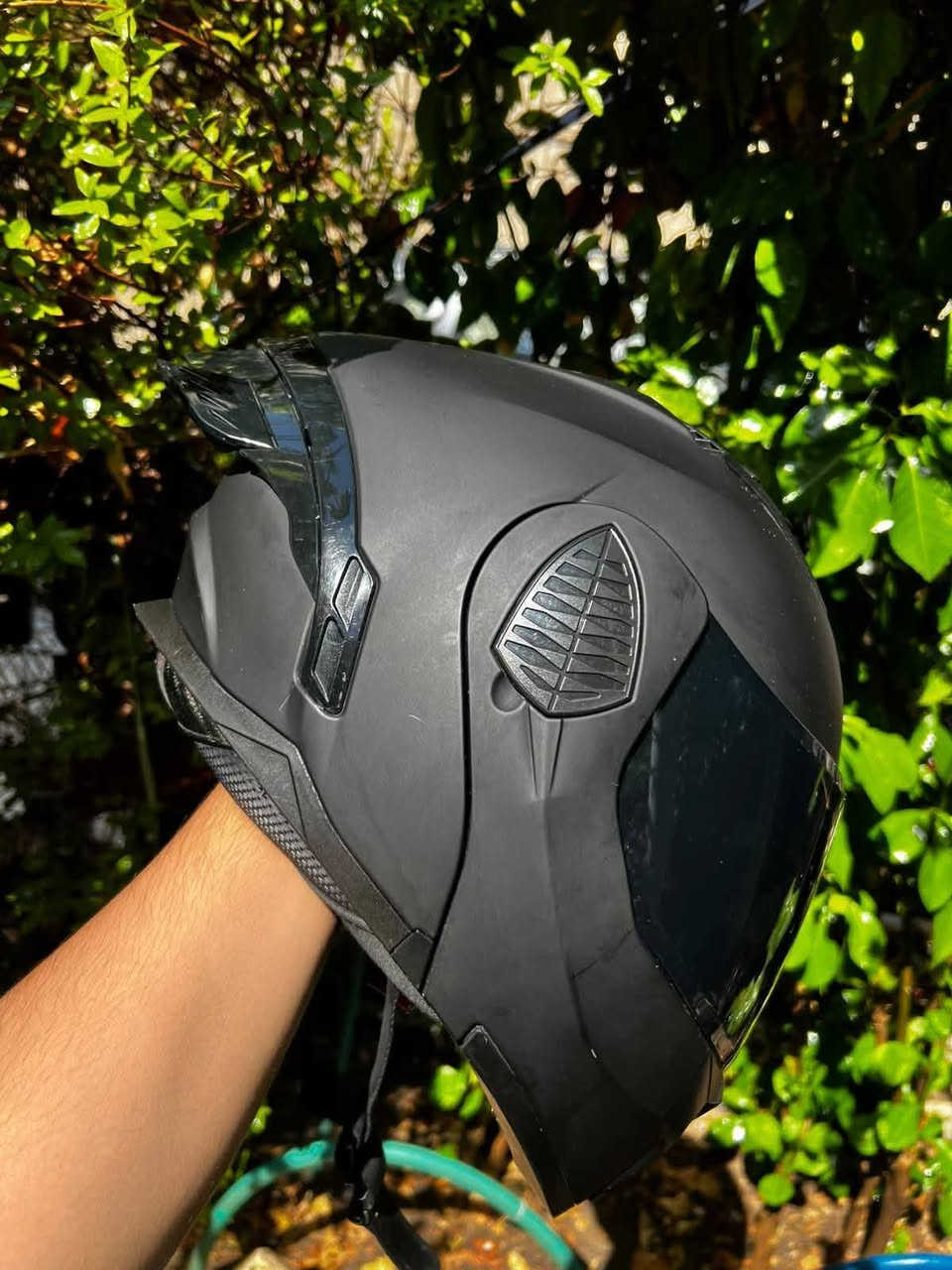 للبيع خوذة سيزر (Sezer)
فج قلاب الأصلية 🌌🏍️

الحالة: جديدة نظافة 100%
المقاس: XL 📏
التصميم: أسود مطفي (مات) مميز وفخم.
المميزات: دبل فيزر (عدستين)،فتحات تهوية
سعرها 85 واسئل على اسعارها بالسوك 
مكاني حي الجهاد بغداد
***********
