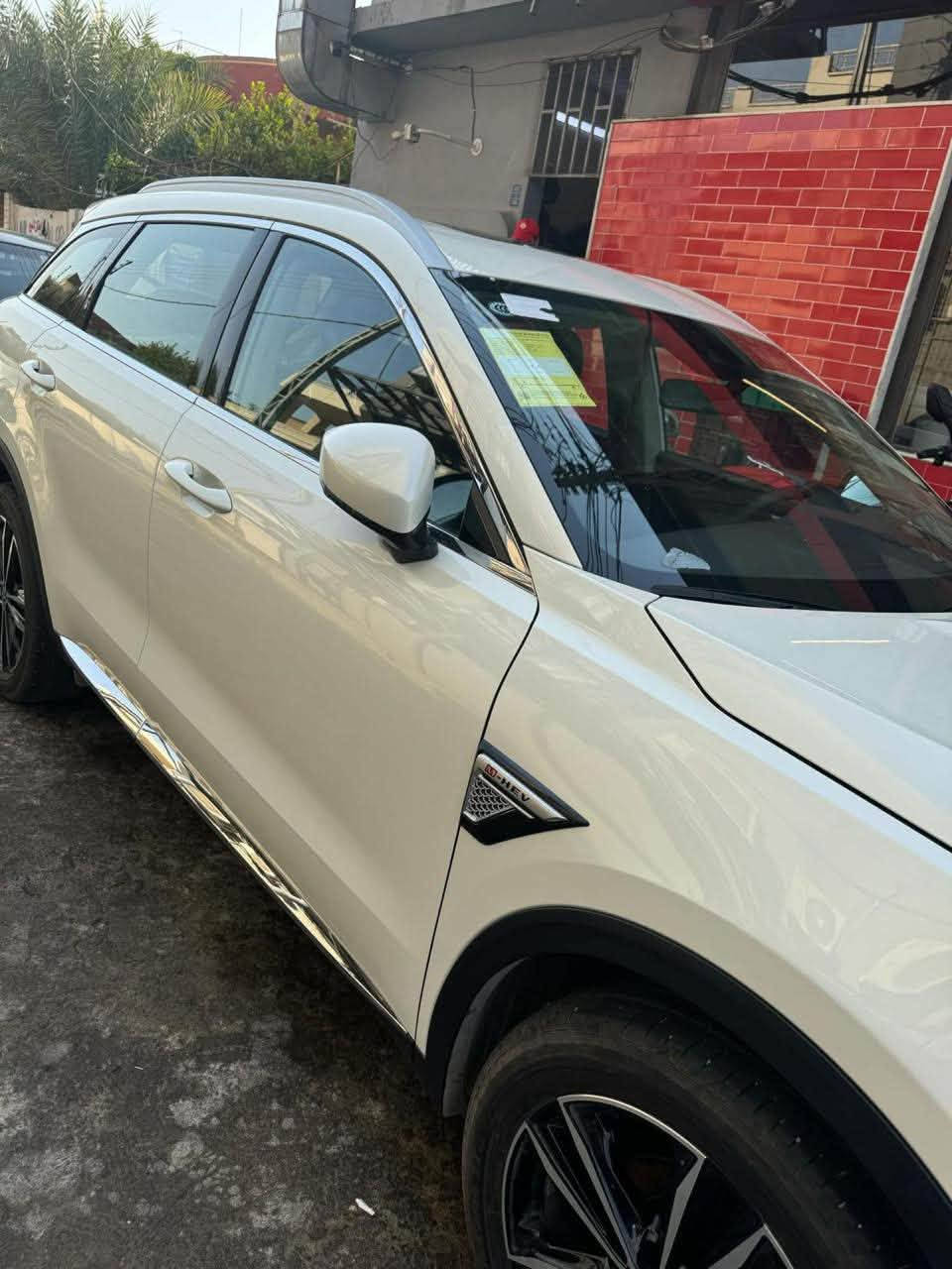 موصل حي المثنى ***********
🚘 للبيع Venucia 260T موديل 2023

✨ كلين ونظيفة جداً

📍 الممشى: 46,000 كم

🔥 محرك 1.5 تيربو

⚙️ قير أوتوماتيك 7 سرعات DCT

💪 قوة تقريباً 190 حصان

🚗 دفع أمامي

• شاشة وسطية ونظام ترفيه

• تشغيل زر

• دخول بدون مفتاح

• كاميرا خلفية + حساسات

• مثبت سرعة

• أنظمة أمان ومساعدة للسائق

• إضاءة LED

• جنوط ألمنيوم

• فتحة سقف بانورامه

• داخلية مرتبة ومريحة

✅ السيارة نظيفة وكلين

✅ الممشى 46 ألف فقط

✅ بضمان شركه العبيدي

💰 **السعر:**١٤٥
