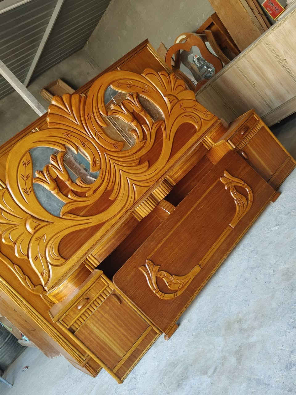غرفة نوم 5 باب تسكام اخت الجديده السعر 600 واتساب أو اتصال *********** مكاني بابل حله أبو غرق يوجد توصيل وشد بكروه
