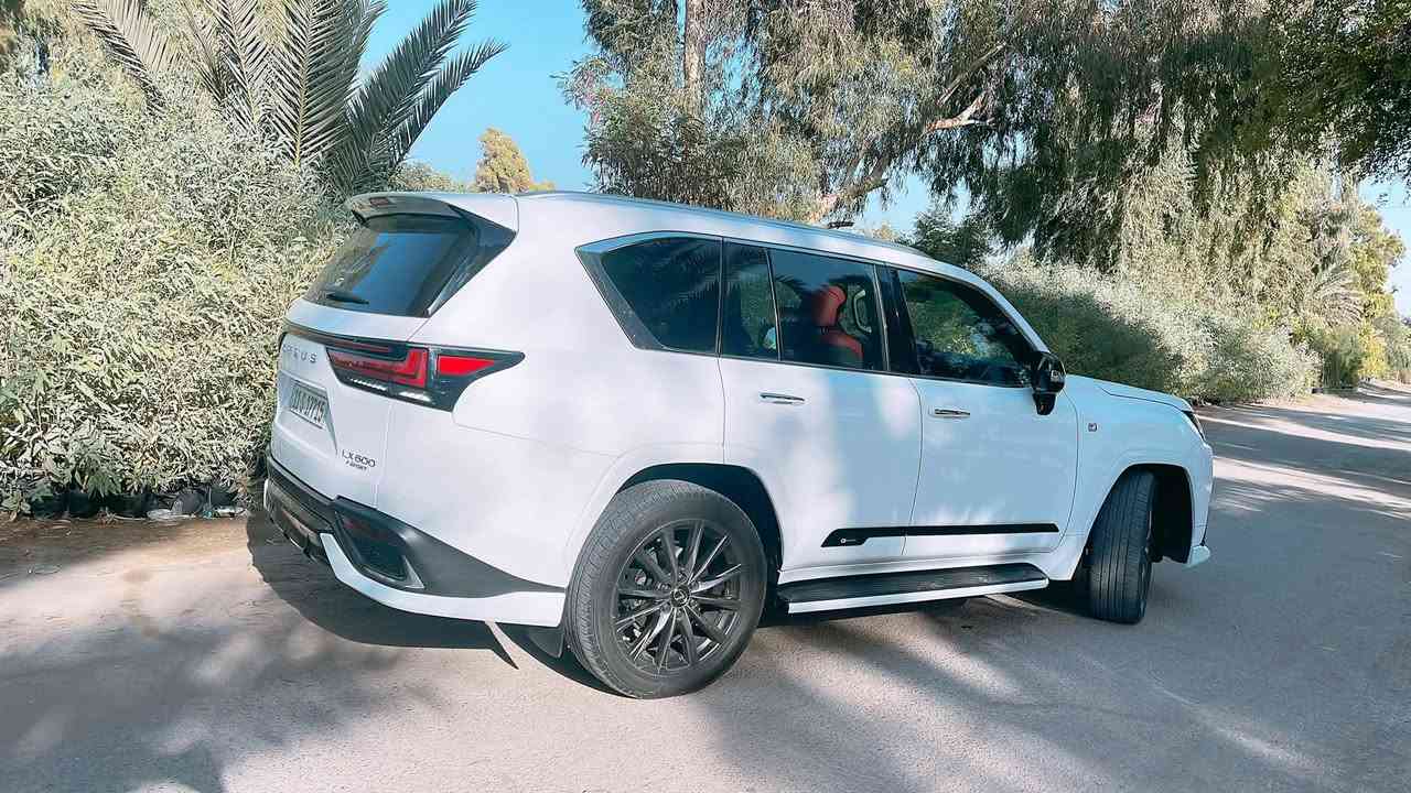 سلام عليكم
Lexus lx 600
F sport 
2023 
سيارة ساز داخل الظمان مغلفه ppf

 رقم بغداد  باسمي 

سياره فول مواصفات معروفه 

تجي بيبان شفط داتا شو  3 شاشات 

كامرات محيطيه سقف شامو 

سياره ماشيه 57 الف 
السعر 

108 الف  يعني 10 شدات و 80 ورقه 

***********
