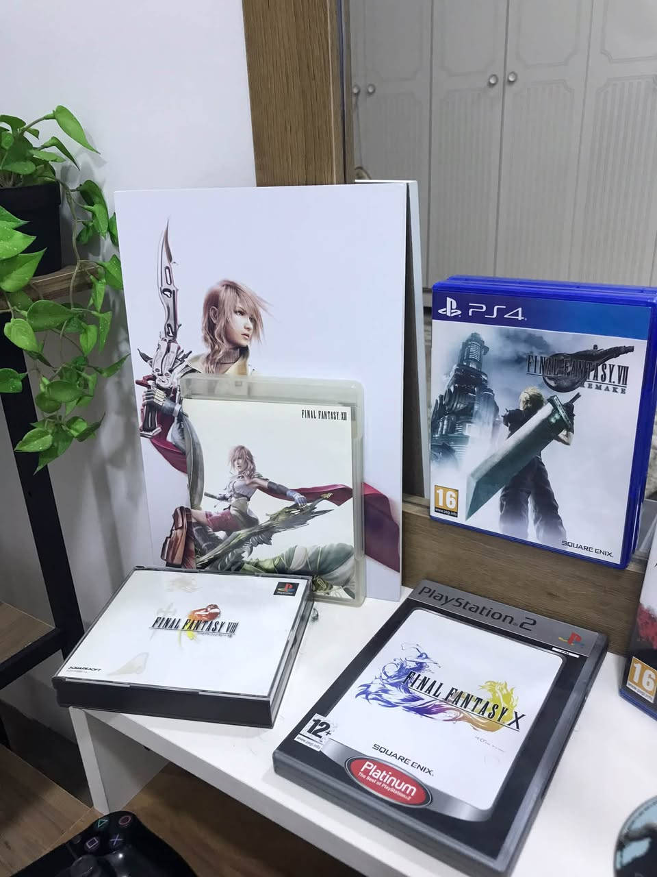 مجموعتي البسيطه من سلسله فاينل فانتسي من ps1 ps2 ps3 ps4 و dvd

