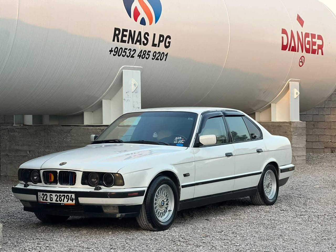 سلاوی خواتان لێبێ  bmw بۆفرۆشتن مۆدێل 91 گێروو مەکینەی 28 سەقەر ژیگەو رێگاوبان نوێ رەقەم باریک دووجام کارەبای تەبرید ساردوو گەرم لێدرانی قورسی نیە چاملغی لای سەکن بستەک بێ ژۆرێ لەگەل جەمپەچی زۆر خەفیفی پشتەوە غەرامەی هەیە سعری 45 مەعمەلە *********** أربيل, العراق
