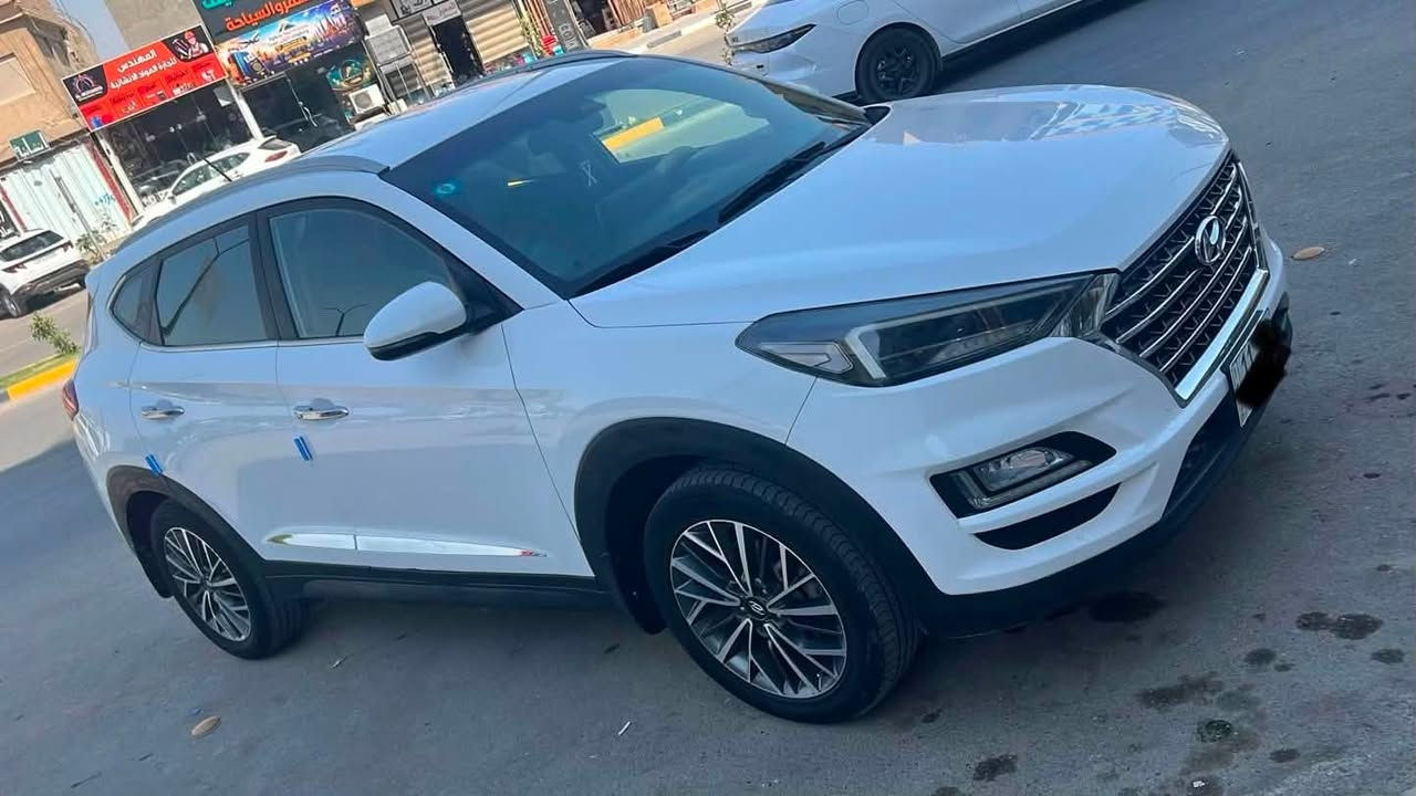 سلام عليكم للبيع توسان خليجي موديل 2019شركة الكاصد رقم بغداد الجديد دولي بأسمي هزه وسنويه جديده لل2031 
(مكفوله كفاله عامه من كلشي )
فول مواصفات 1/1 قماره حديد
حساس إمامي 
حساس خلفي 
خمس عدسات 
بصمة تشغيل 
بصمة أبواب 
محرك 2000 دوش 
كشنات الأماميه كهرباء 
كشنات جلد اصلي 
تبريد قطعتين وتبريد چكمچه 
سايد بريك بالقدم 
شاشه اصليه
كأمره خلفيه دواره 
انفكيش خرائط GPS 
أشاره ترحيب 
مرّي شفط 
مود درايف 
شاحن واير ليس 
ثلاثة أنظمة قيادة 
مثبت سرعه 
ترحيب ذاتي
لد امامي نهاري 
تحكم استيرن جهتين 
خمس ويل كب كروم
اوباقي مواصفات الكاصد معروفة 
. تخم تاير جديد 
ما شيه (65) الف حقيقي 
اسبير الشركه ما نازل 
السعر (193) ورقه $$وبيها مجال 
اللاستفسار على الرقم *********** 
مكان سياره بابل حله 
الملاحظة أنا مكلف بالنشر فقط.
