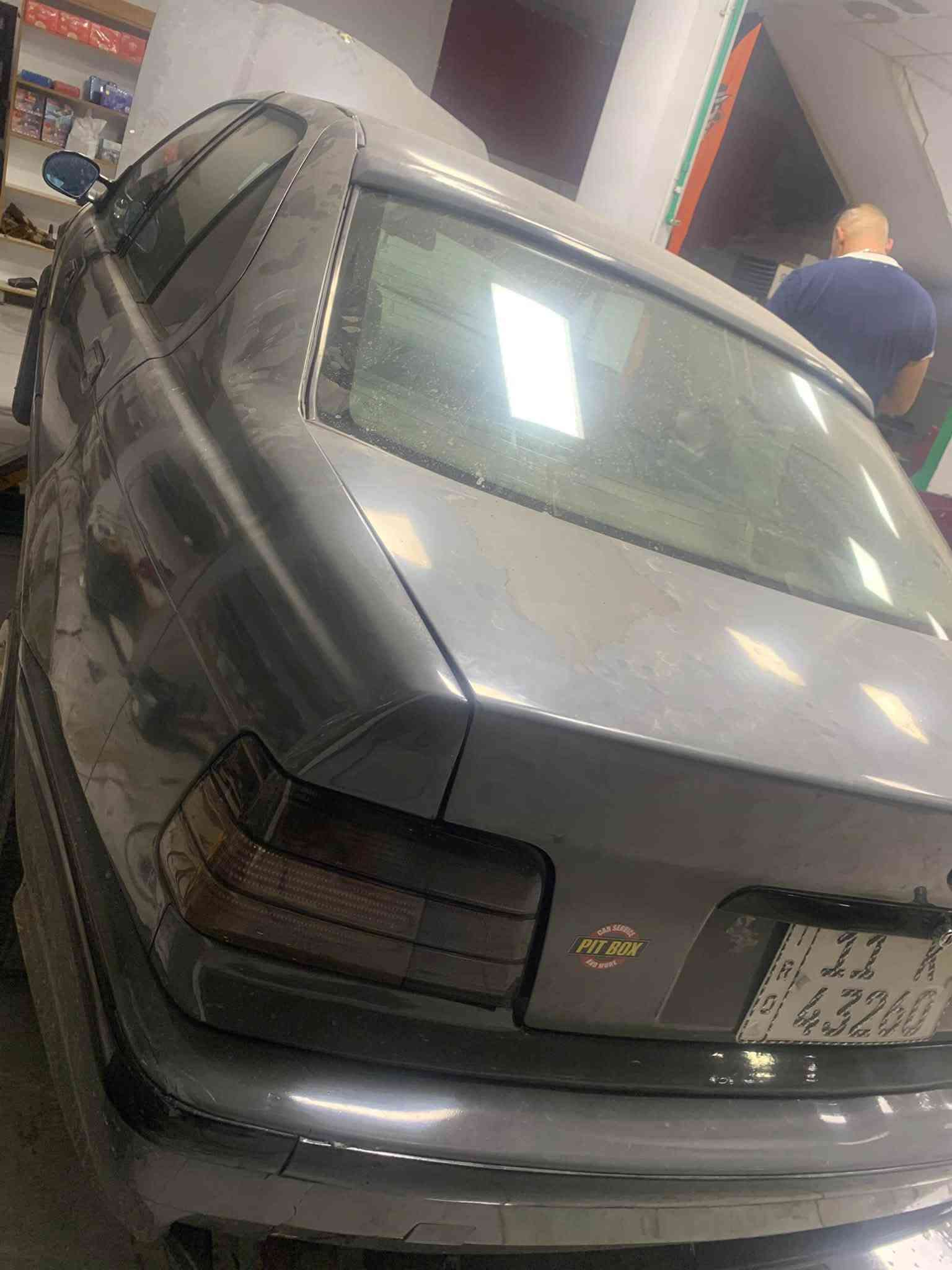 السلام عليكم للبيع موديل 94 رقم بغداد محرك كير لوك تبريد ثلج كير عادي جاهزه غرفته حلوه حماوه انسه محرك 25 تك فانوص السعر 38 ورقه ***********مكانه حي الجهاد

