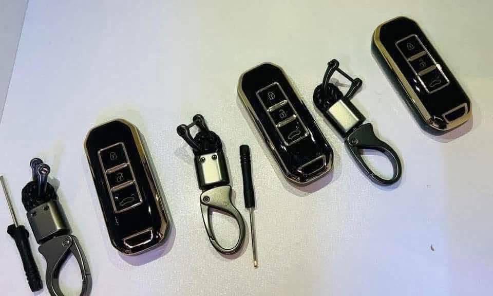 متوفر لدينا غلاف دشبول كابتيفيا من موديل ٢٠٠٦ إلى ٢٠١٦ متوفر اللون الأسود ساده والاسود إطار احمر السعر ١٥ ألف 

متوفر أرضيات بلاستك عام علامة شوفر ٥ راكب السعر ٢٥ ألف 

متوفر غلاف بصمه السعر ١٠ آلاف 
وباقي التفاصيل مذكوره بل صور 
للاستفسار خاص أو على الرقم ***********

نص مكتوب في الصور:
- Reduce Sunlight Reflection Left Hand Drive & Right Hand Drive AREST Captiva 2006-2016 for Dashboard Mat CHEVROLET
- قفل حزام امان حديد. علامة شوفر يتركب بي الإحزام امان سعر الزوج ١٠ الاف
- مضله اماميه السعر ١٠ الاف The car is not hot anymore @emzaid24